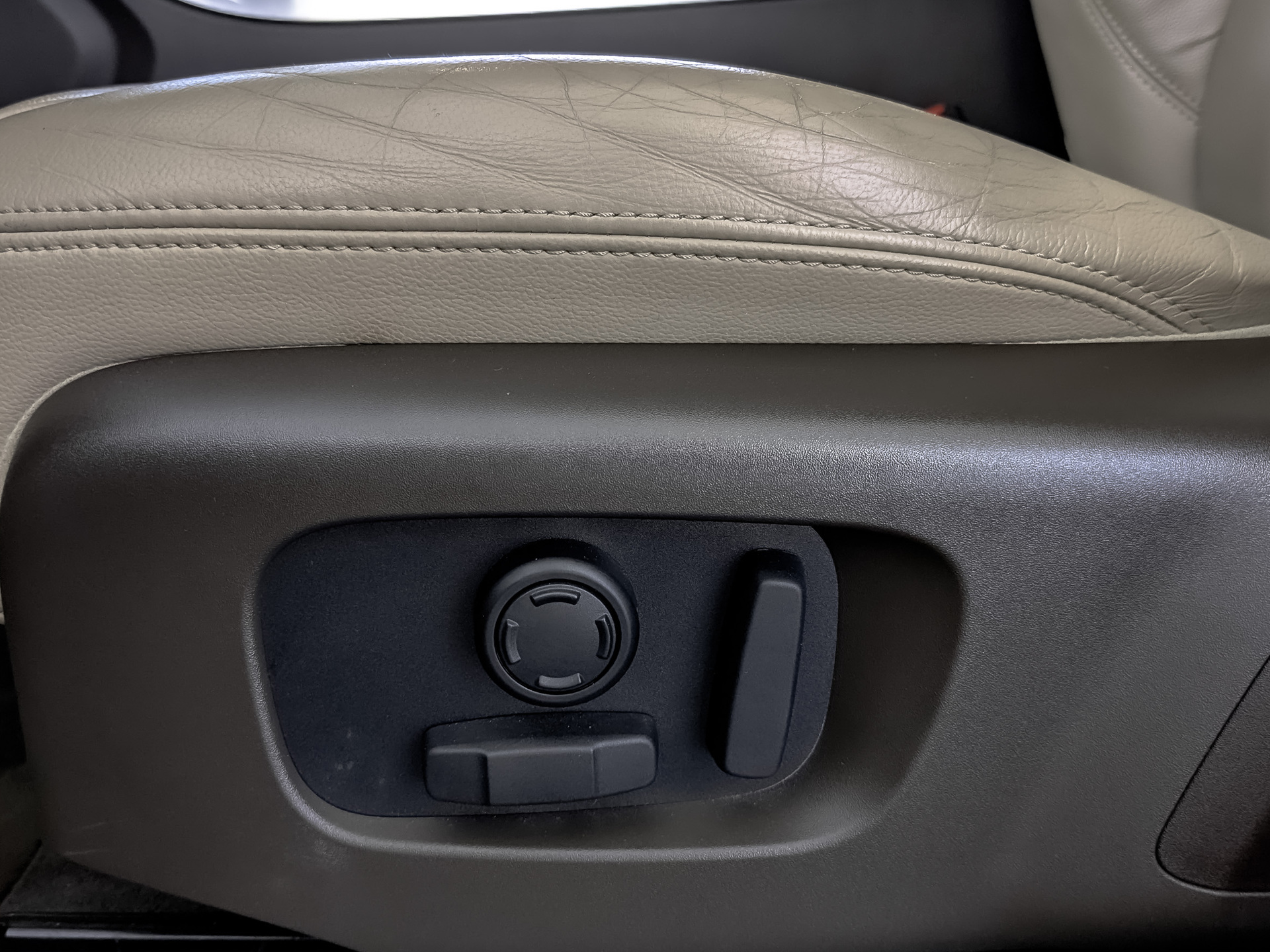 LAND ROVER Range Rover Sport 3.00 (249 л.с), автомат, 2020, пробег 135 976 км
