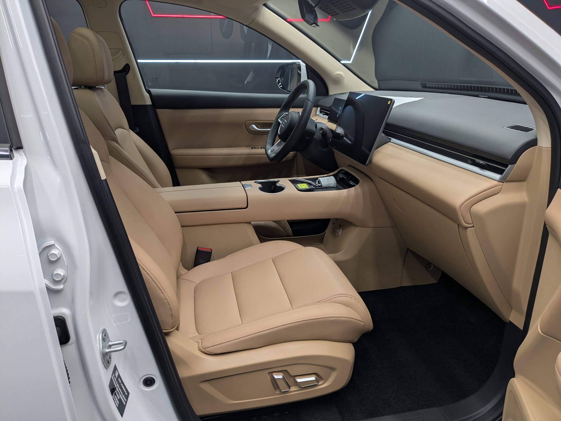 Фото Evolute i-SPACE 5 мест 1.5ELH/159 25кВт 4WD