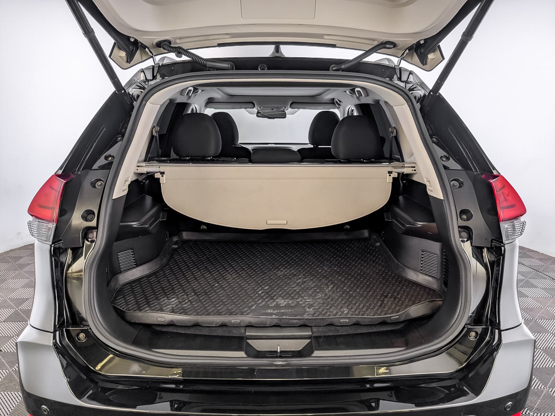 NISSAN X-Trail 2.50 (171 л.с), автомат, 2019, пробег 134 943 км
