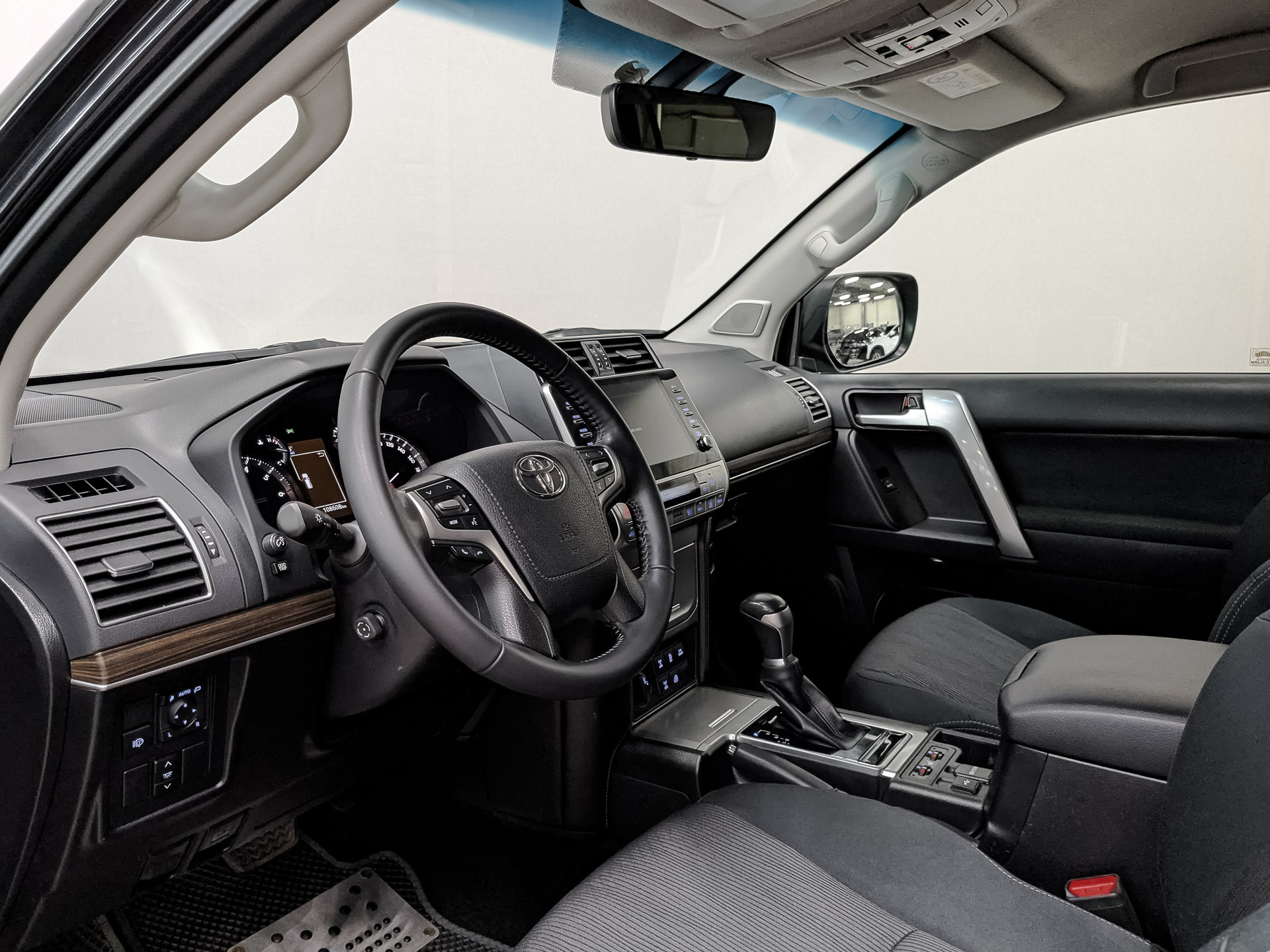 TOYOTA Land Cruiser Prado 4.00 (249 л.с), автомат, 2021, пробег 108 602 км
