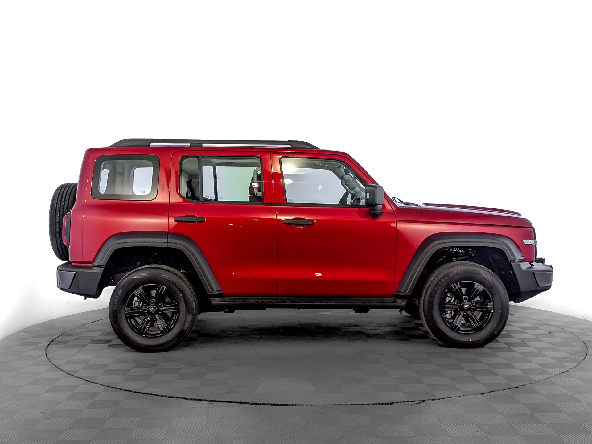 Фото Tank 300 Драйв (Adventure) 2.0T/218 8AT 4WD