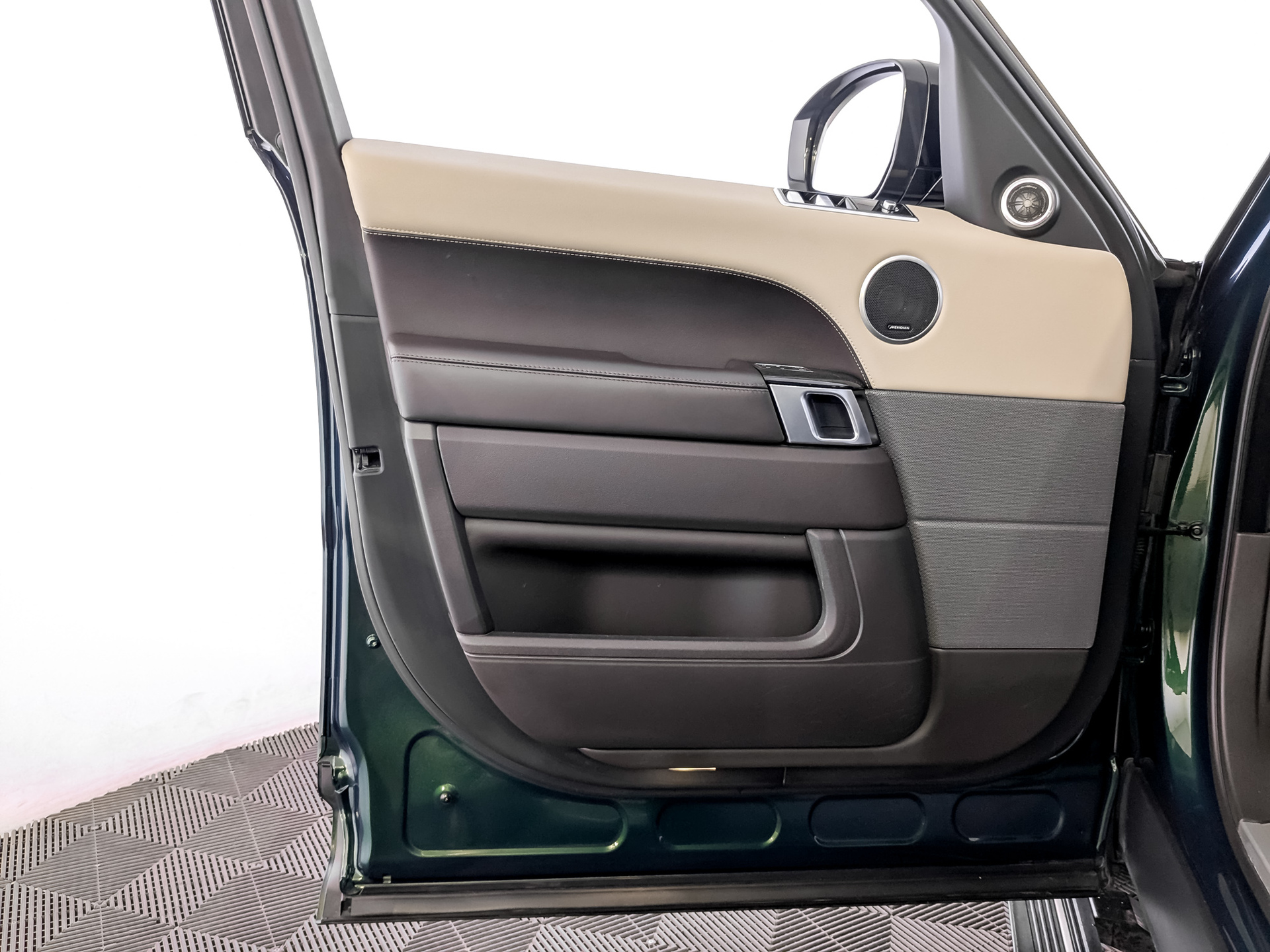 LAND ROVER Range Rover Sport 3.00 (248 л.с), автомат, 2019, пробег 149 913 км
