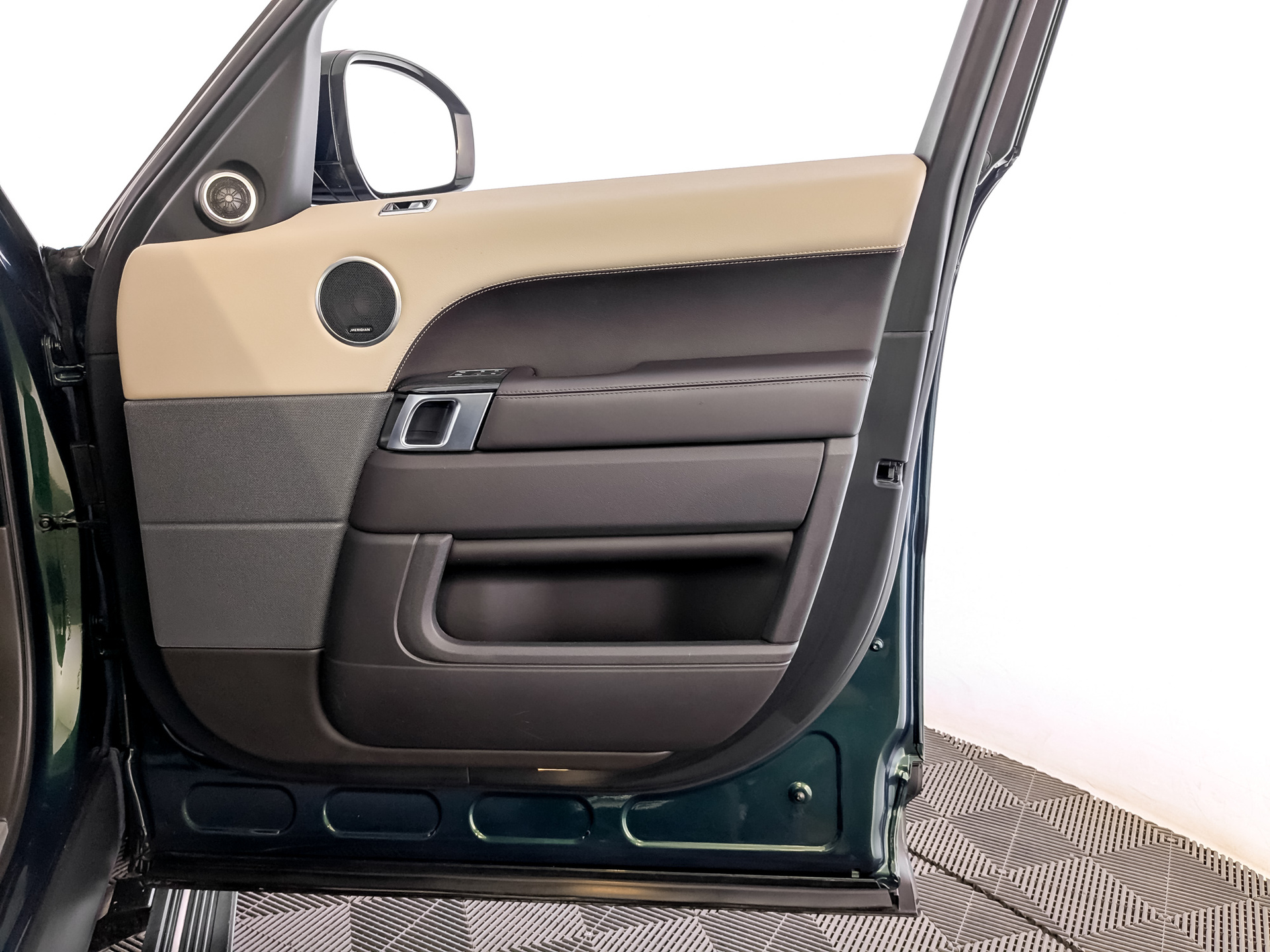 LAND ROVER Range Rover Sport 3.00 (248 л.с), автомат, 2019, пробег 149 913 км
