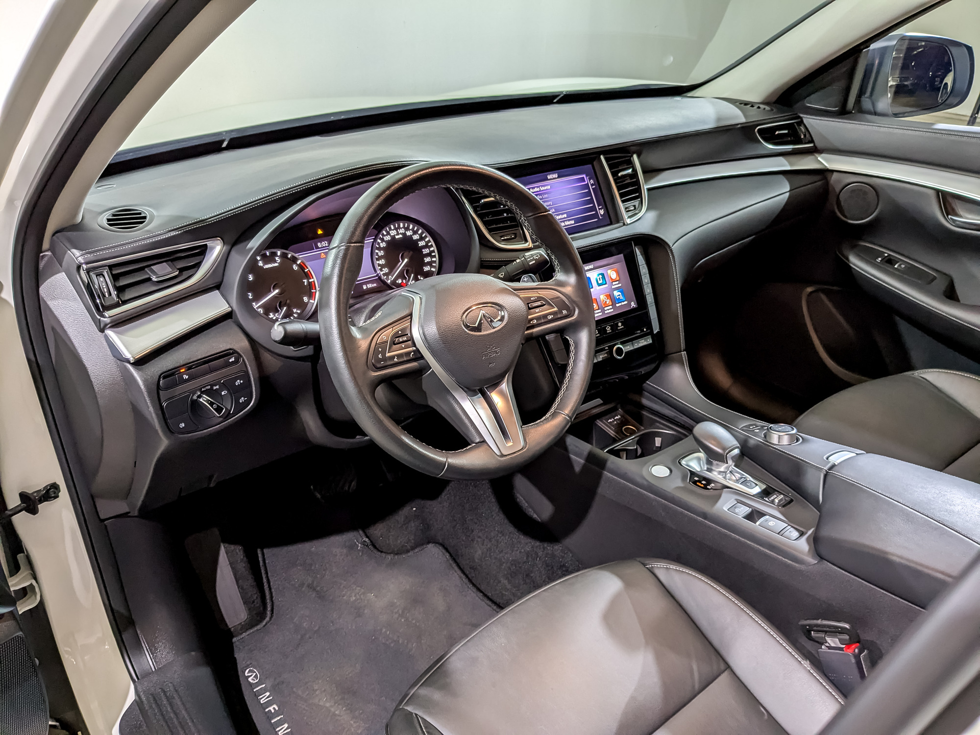 INFINITI QX50 2.00 (249 л.с), автомат, 2022, пробег 55 713 км