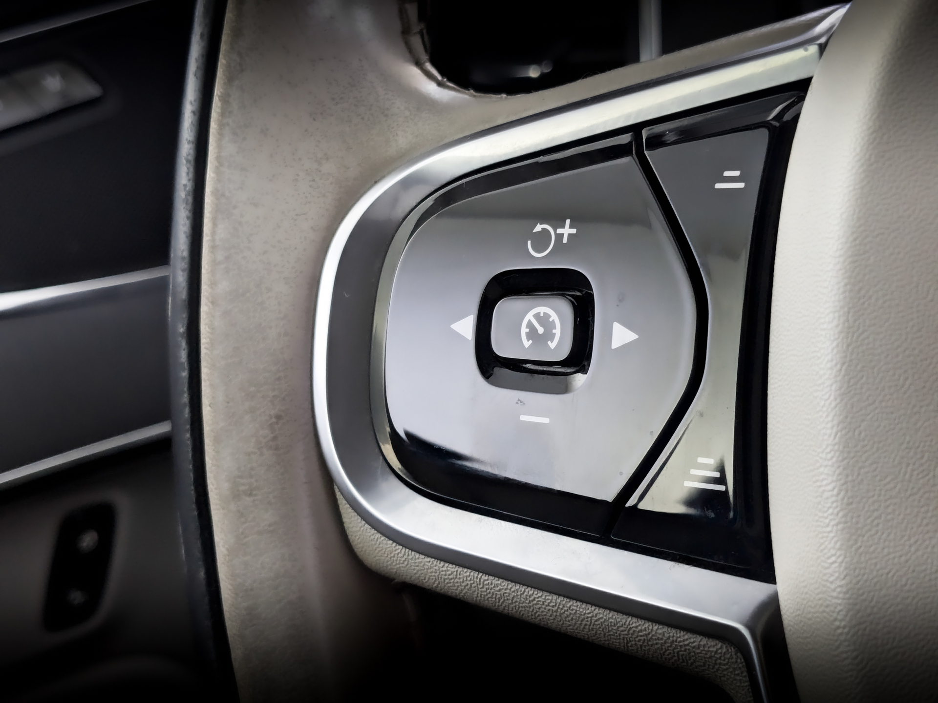 VOLVO XC90 2.00 (249 л.с), автомат, 2020, пробег 166 411 км