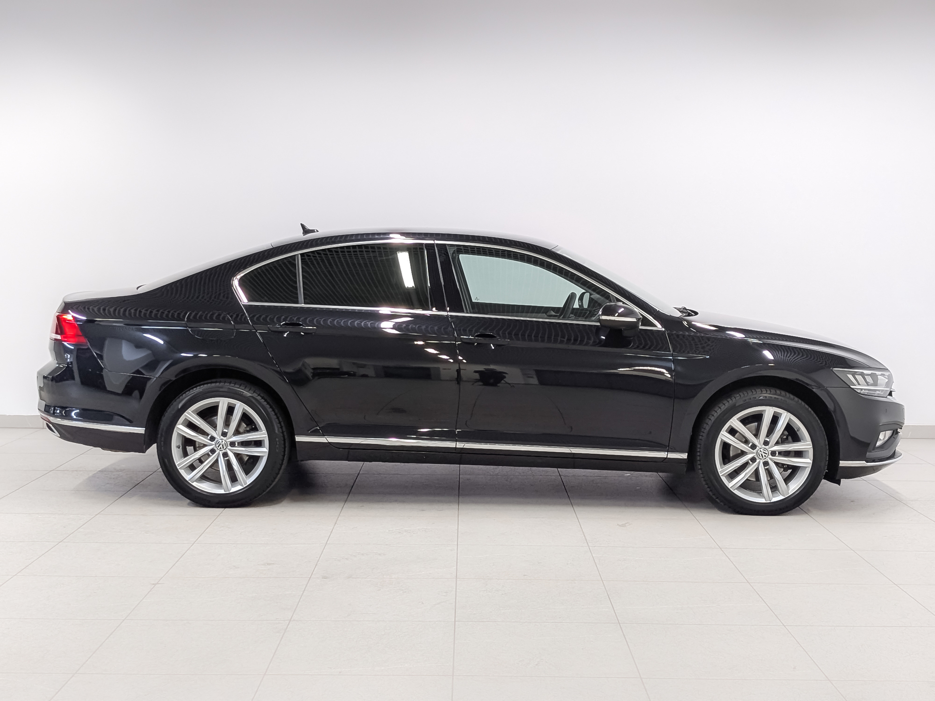VOLKSWAGEN Passat 2.00 (190 л.с), автомат, 2020, пробег 102 593 км
