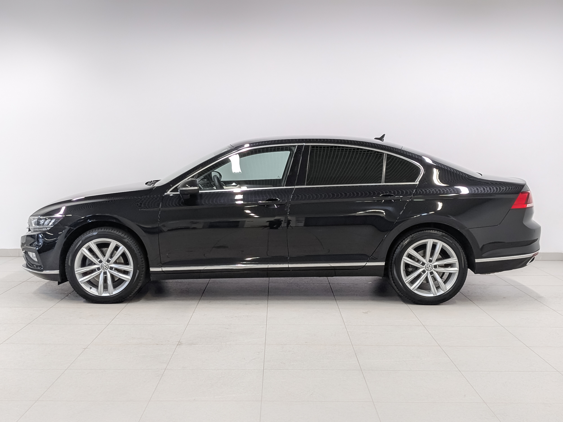 VOLKSWAGEN Passat 2.00 (190 л.с), автомат, 2020, пробег 102 593 км