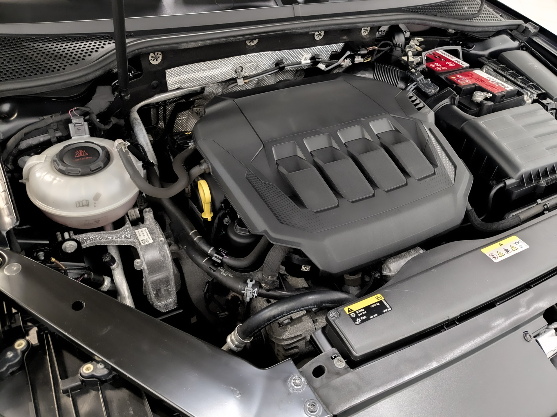 VOLKSWAGEN Passat 2.00 (190 л.с), автомат, 2020, пробег 102 593 км