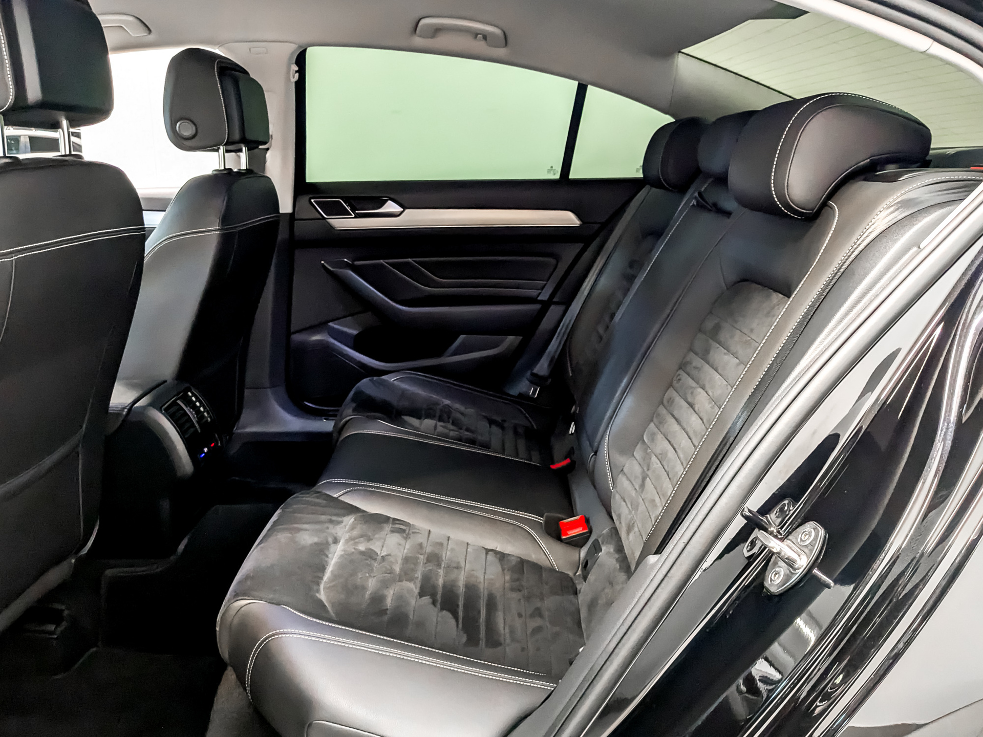 VOLKSWAGEN Passat 2.00 (190 л.с), автомат, 2020, пробег 102 593 км