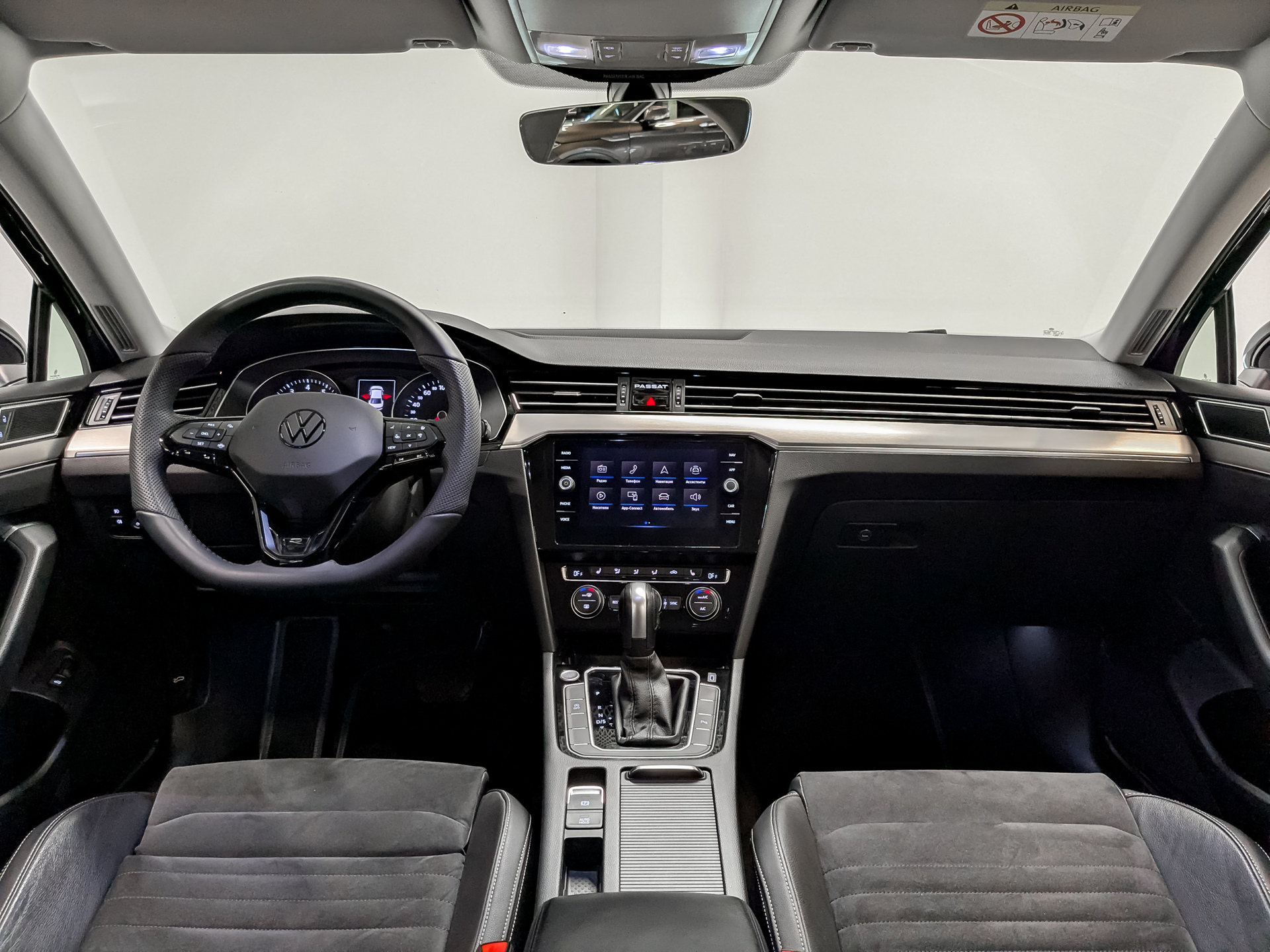 VOLKSWAGEN Passat 2.00 (190 л.с), автомат, 2020, пробег 102 593 км
