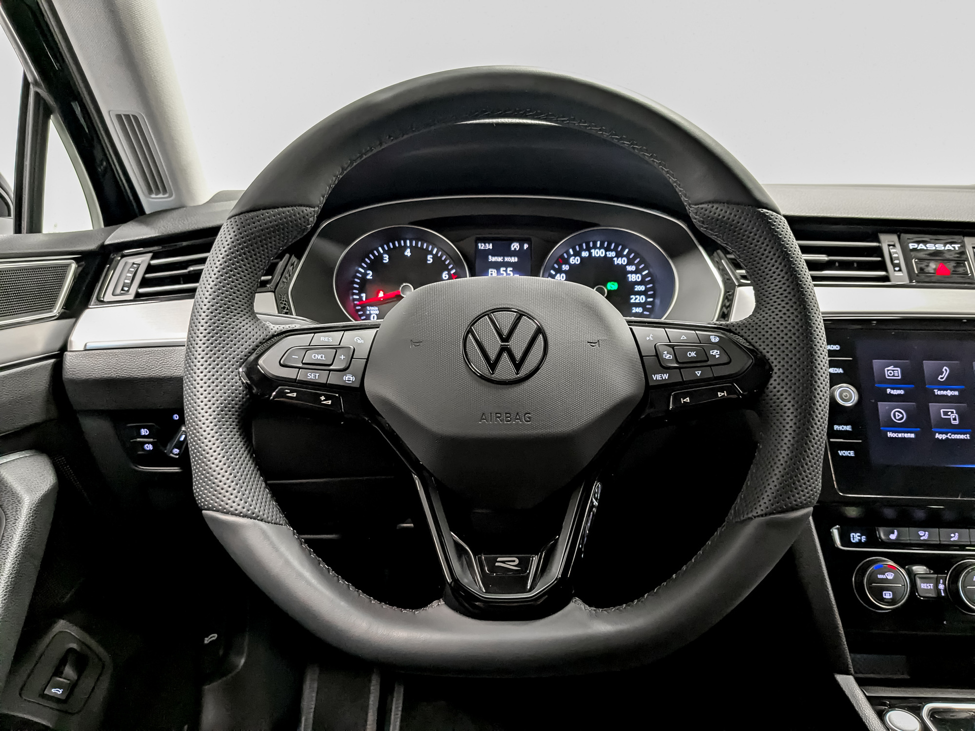 VOLKSWAGEN Passat 2.00 (190 л.с), автомат, 2020, пробег 102 593 км