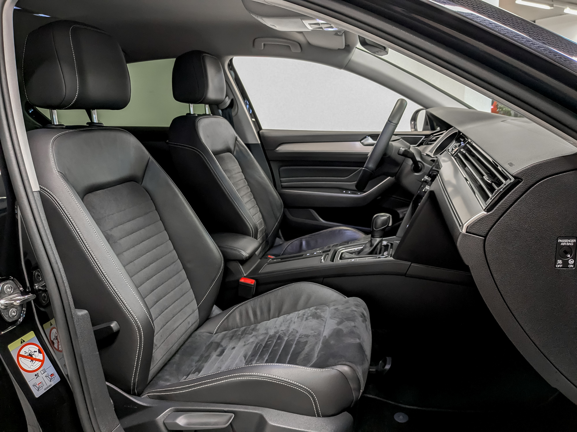 VOLKSWAGEN Passat 2.00 (190 л.с), автомат, 2020, пробег 102 593 км