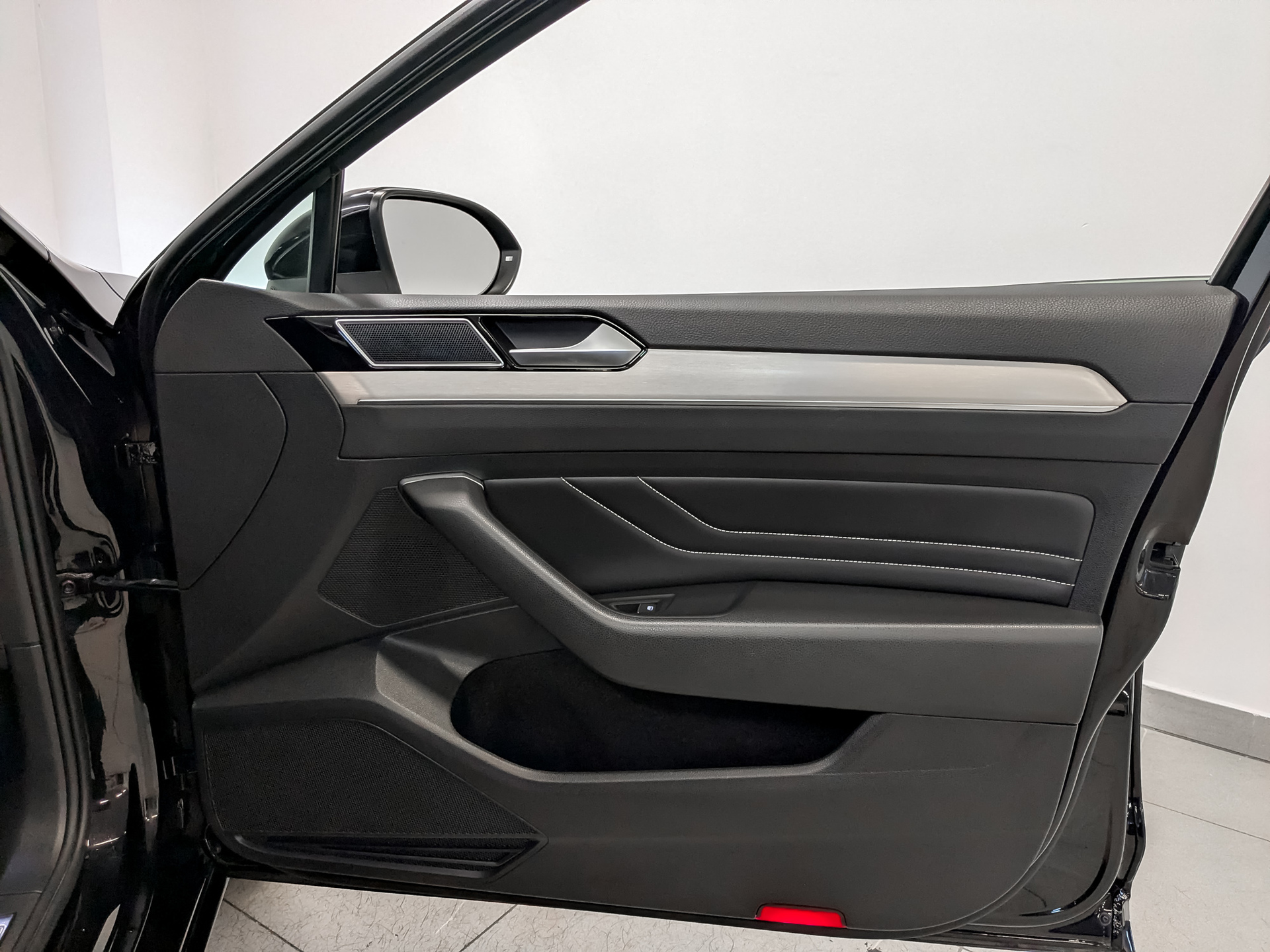 VOLKSWAGEN Passat 2.00 (190 л.с), автомат, 2020, пробег 102 593 км