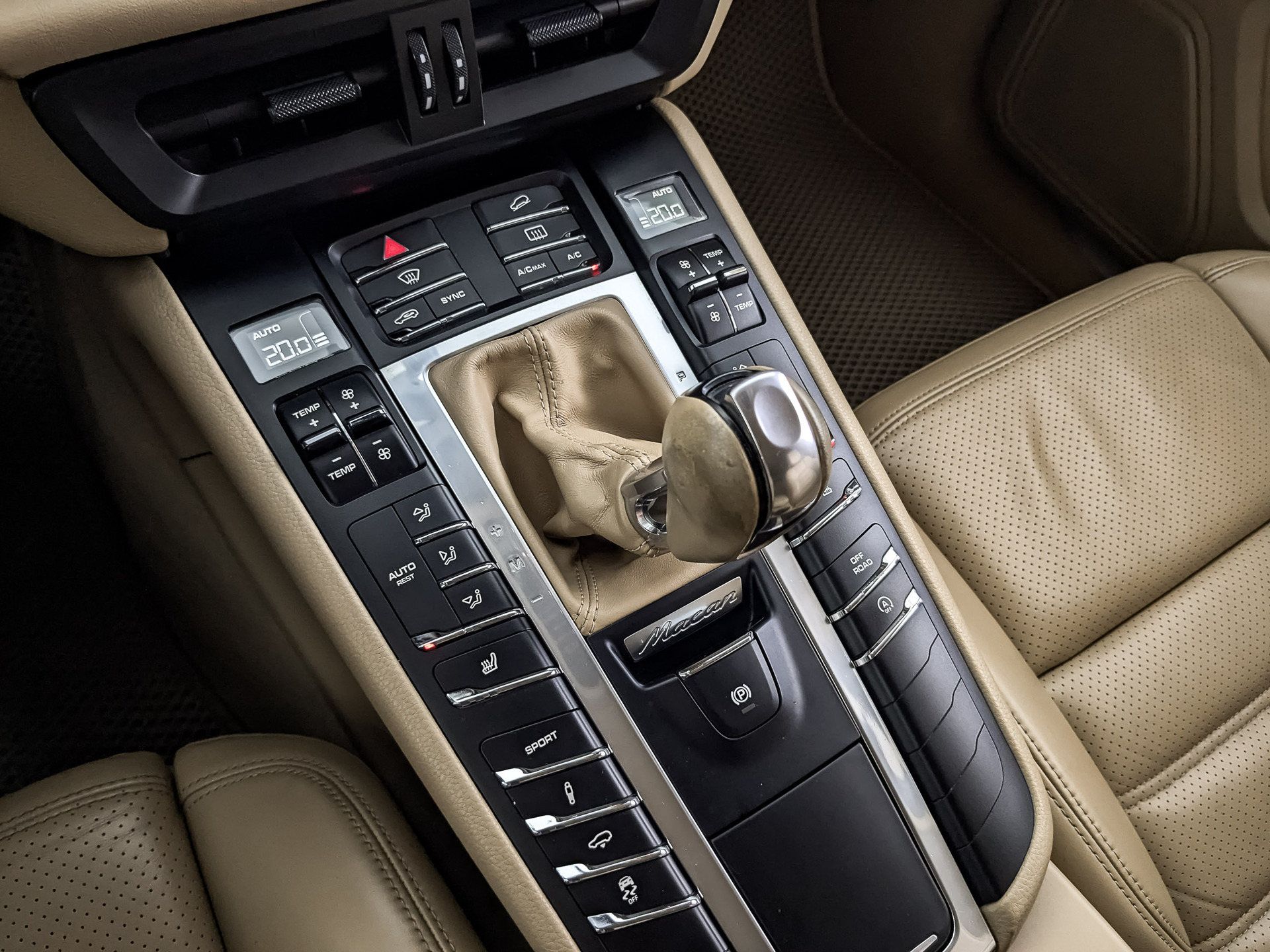 PORSCHE Macan 3.00 (340 л.с), автомат, 2015, пробег 106 337 км