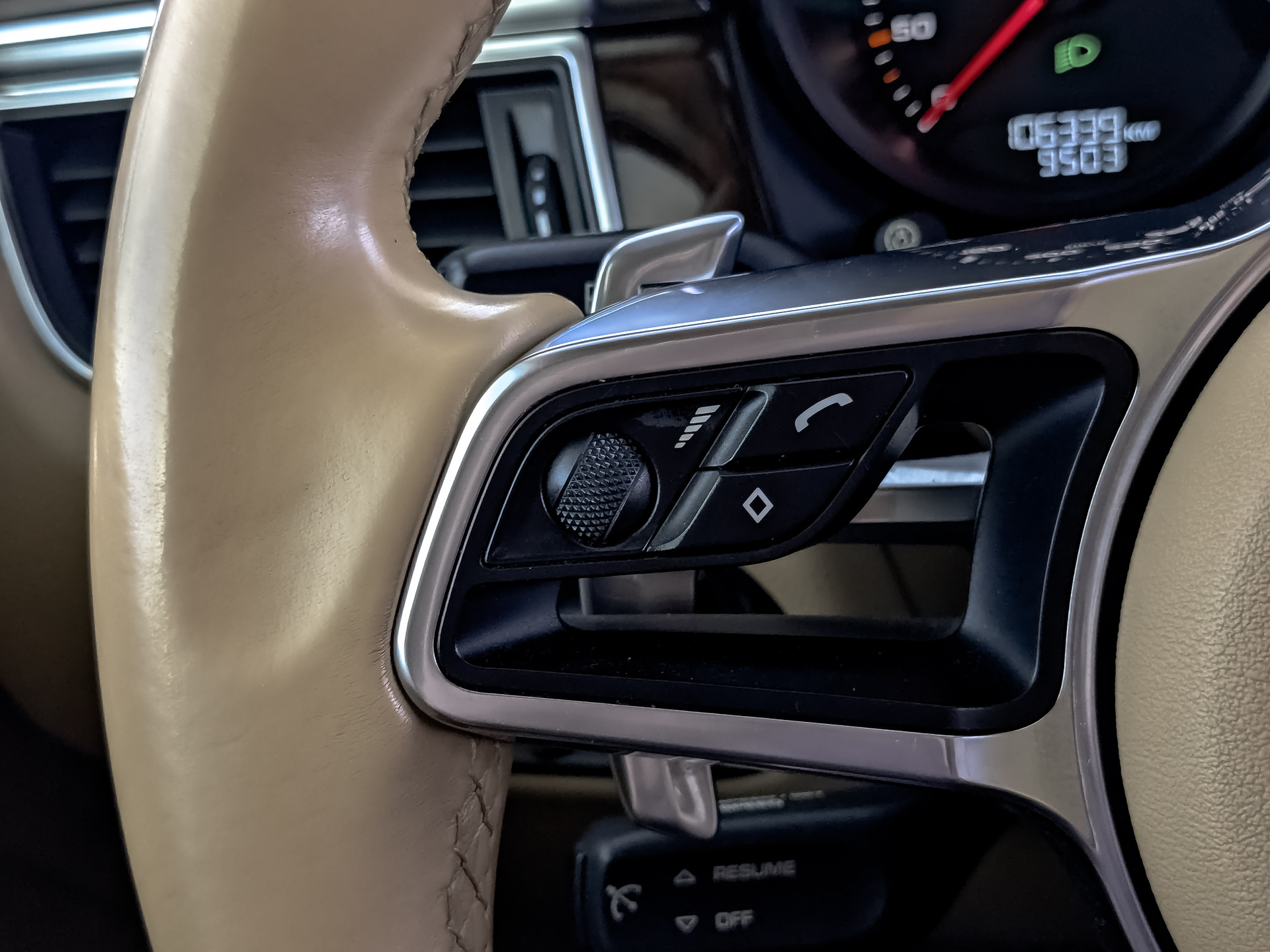 PORSCHE Macan 3.00 (340 л.с), автомат, 2015, пробег 106 337 км