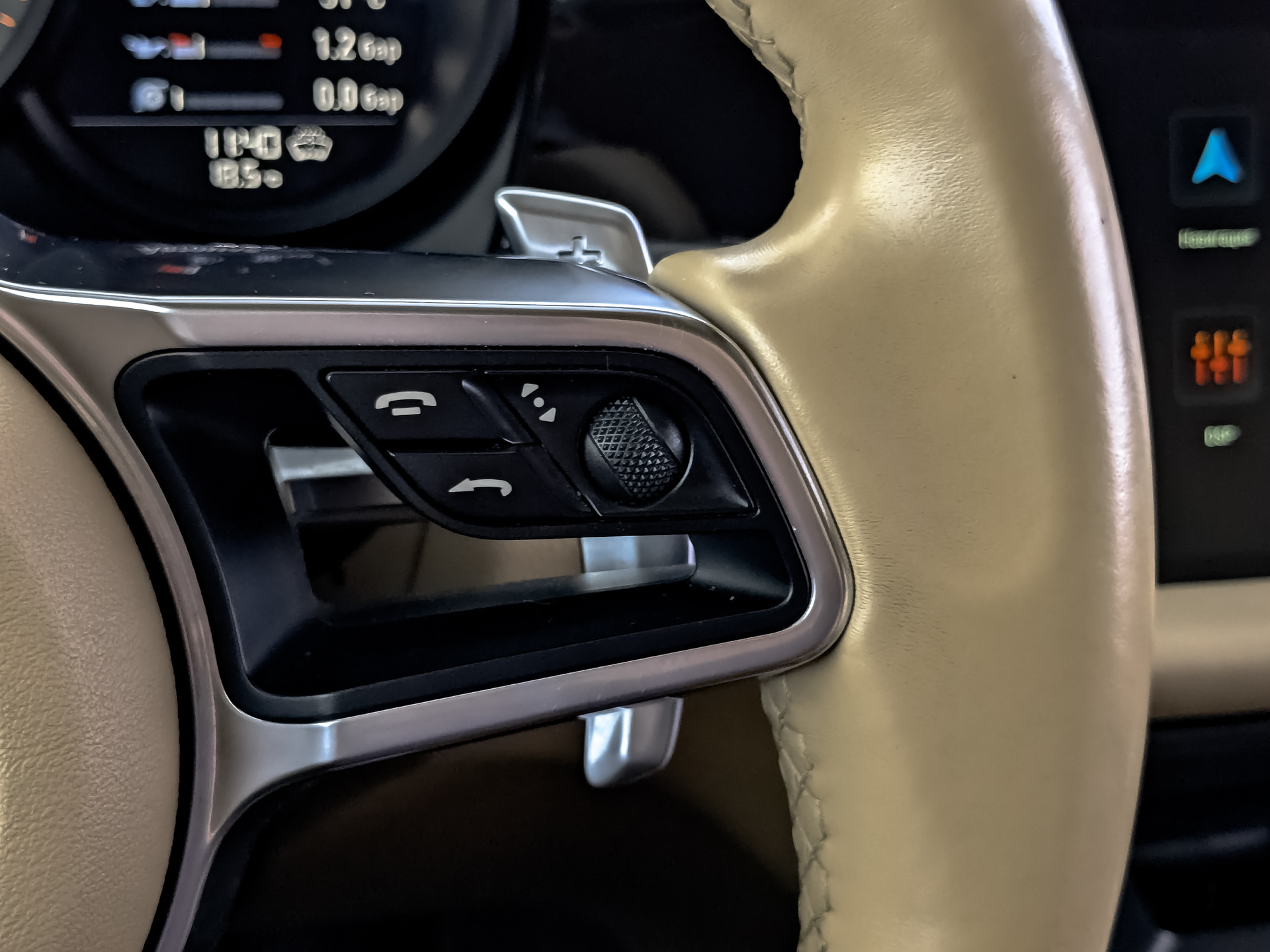 PORSCHE Macan 3.00 (340 л.с), автомат, 2015, пробег 106 337 км