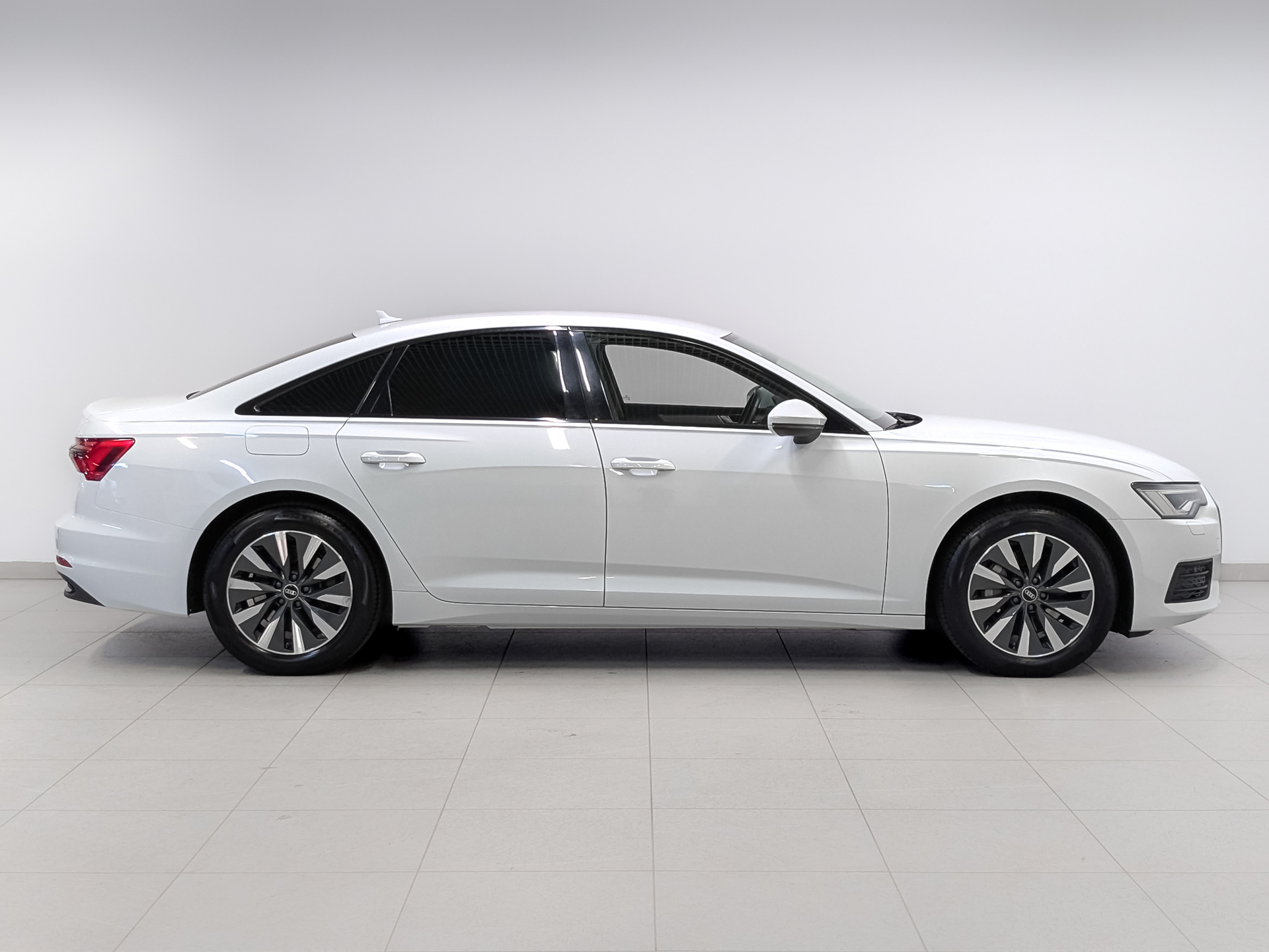 AUDI A6 2.00 (245 л.с), автомат, 2021, пробег 52 223 км