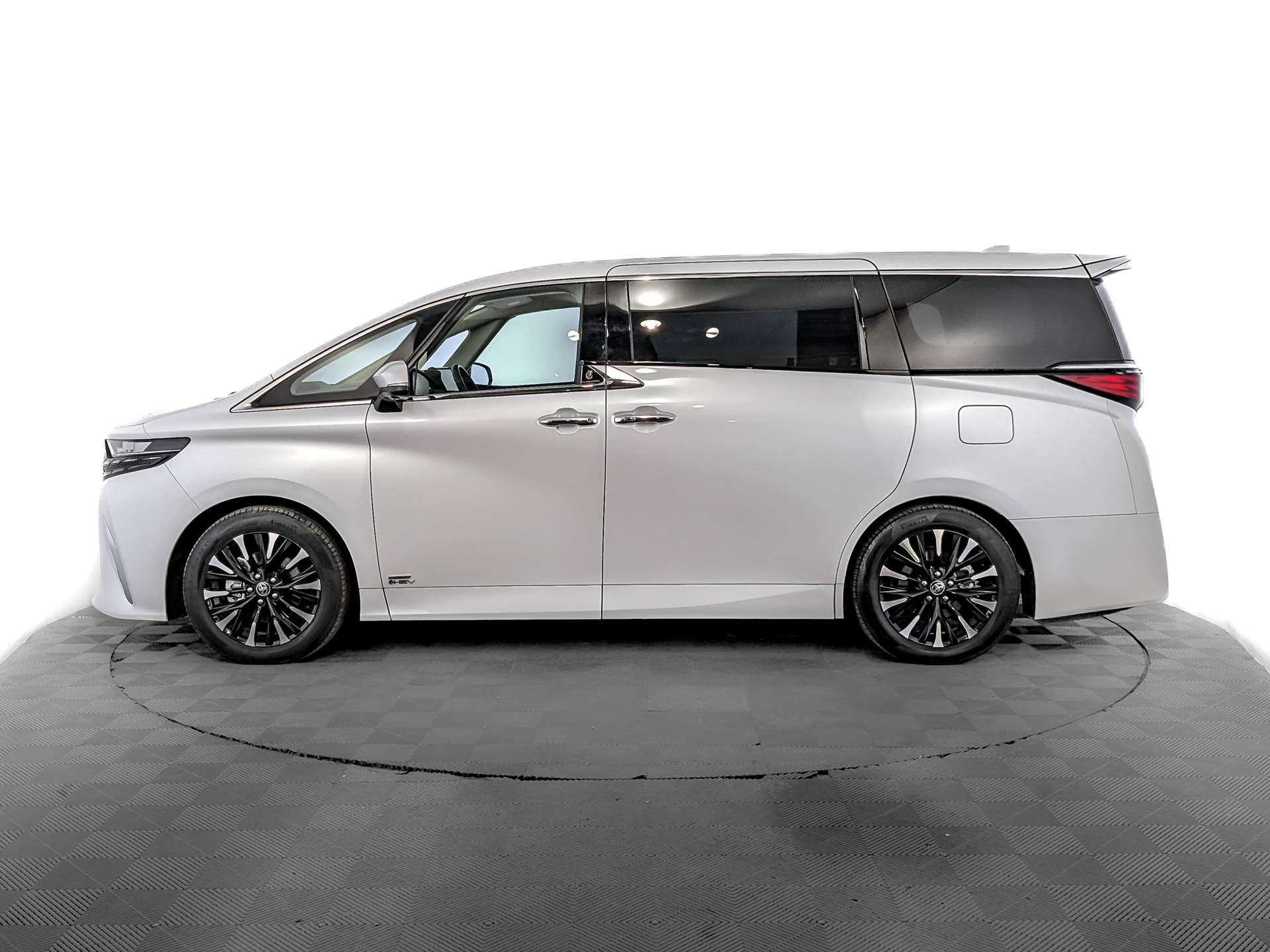 TOYOTA Alphard 2.50 (292 л.с), автомат, 2024, пробег 15 877 км