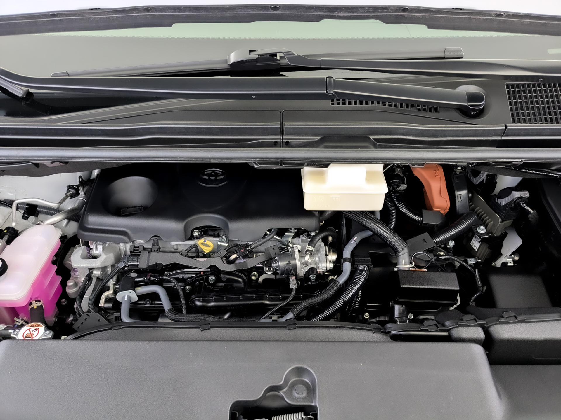 TOYOTA Alphard 2.50 (292 л.с), автомат, 2024, пробег 15 877 км