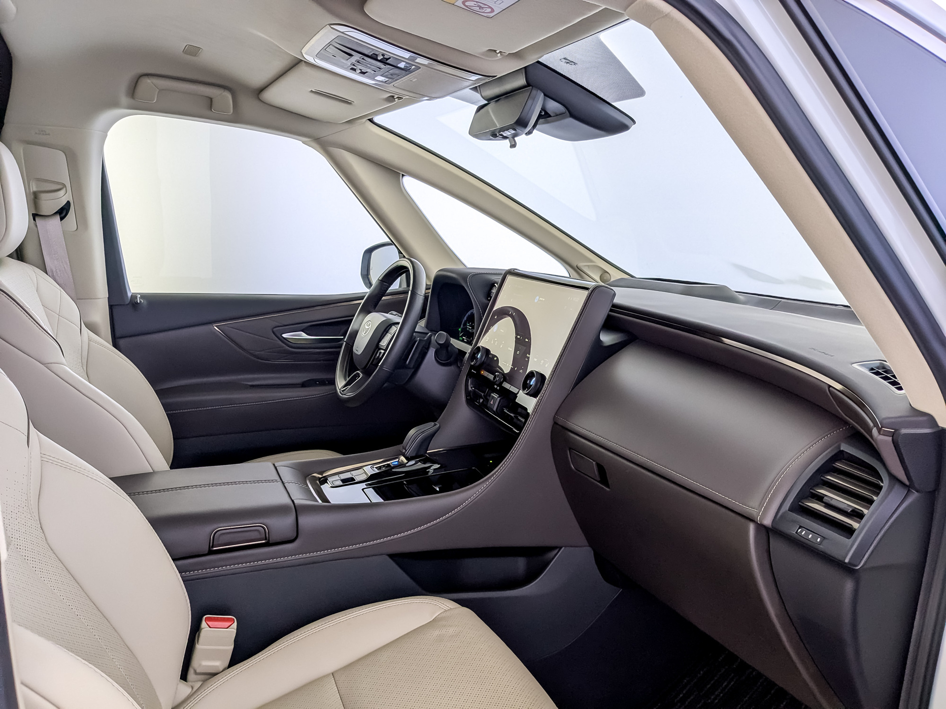 TOYOTA Alphard 2.50 (292 л.с), автомат, 2024, пробег 15 877 км