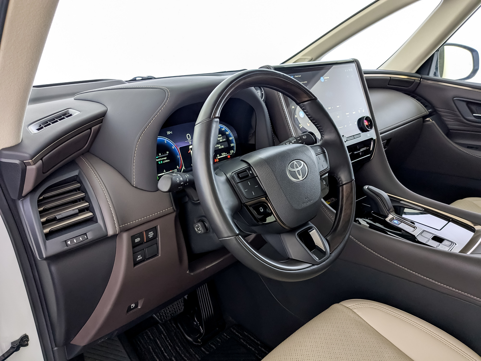 TOYOTA Alphard 2.50 (292 л.с), автомат, 2024, пробег 15 877 км