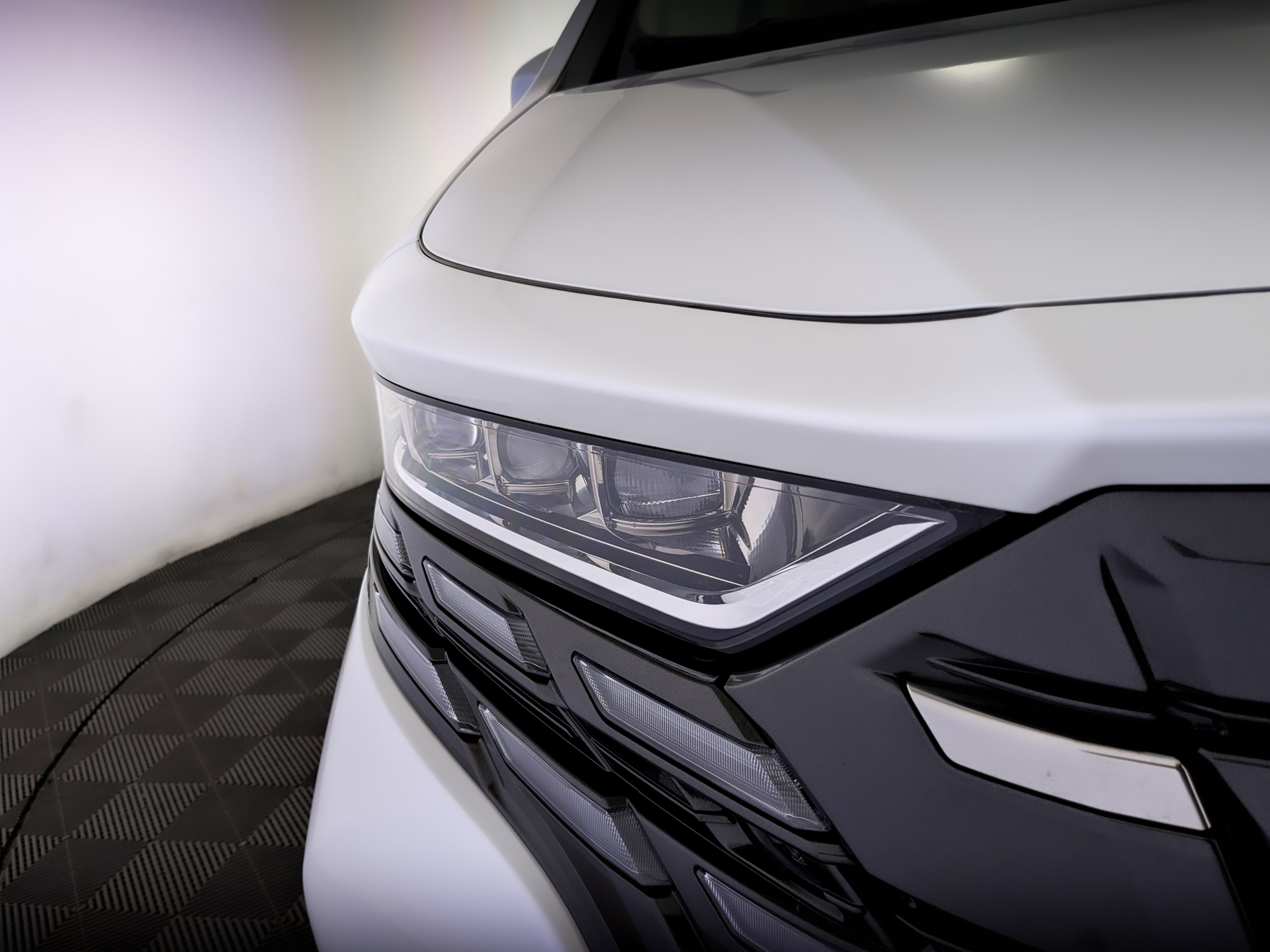 TOYOTA Alphard 2.50 (292 л.с), автомат, 2024, пробег 15 877 км