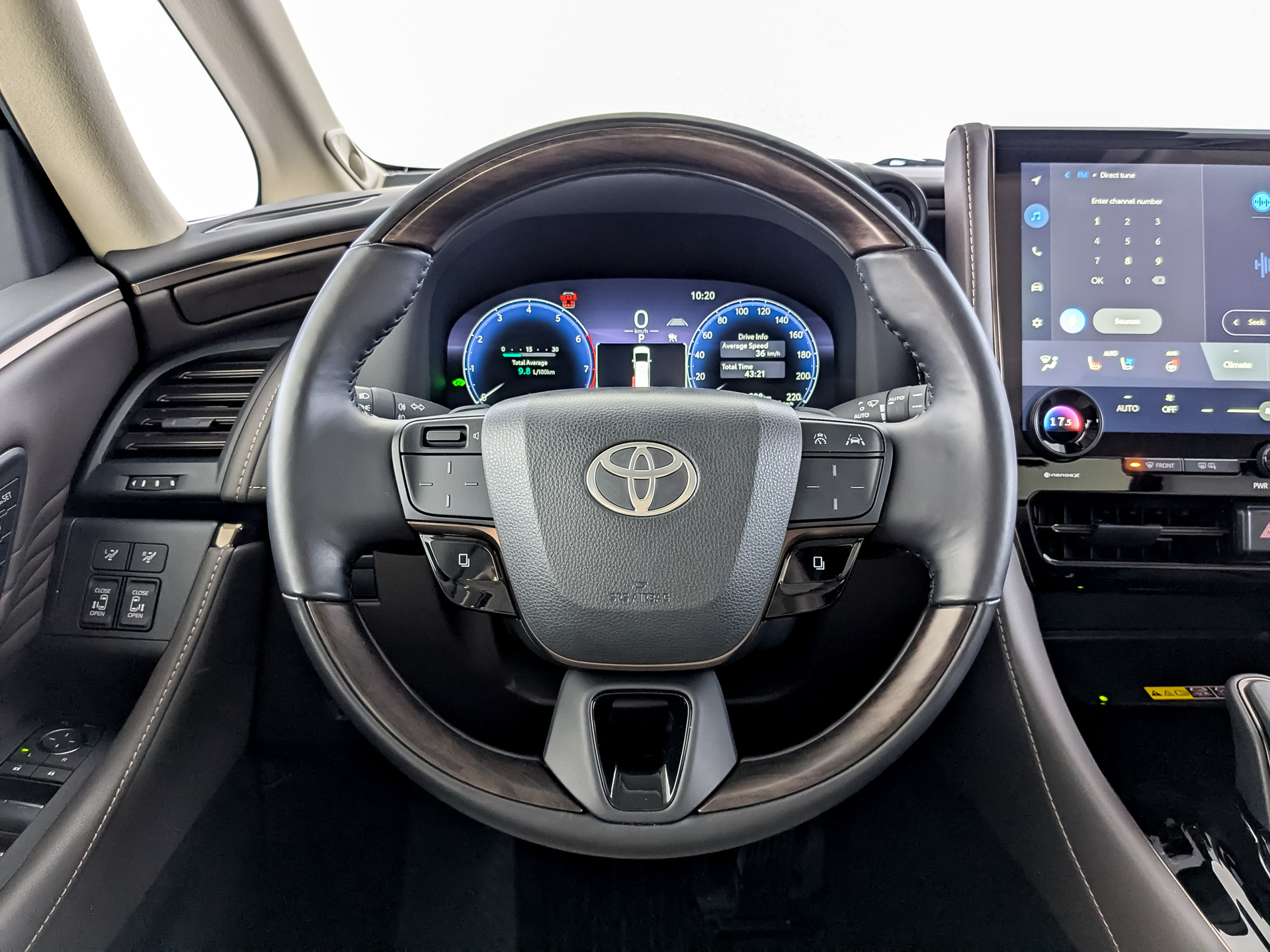TOYOTA Alphard 2.50 (292 л.с), автомат, 2024, пробег 15 877 км