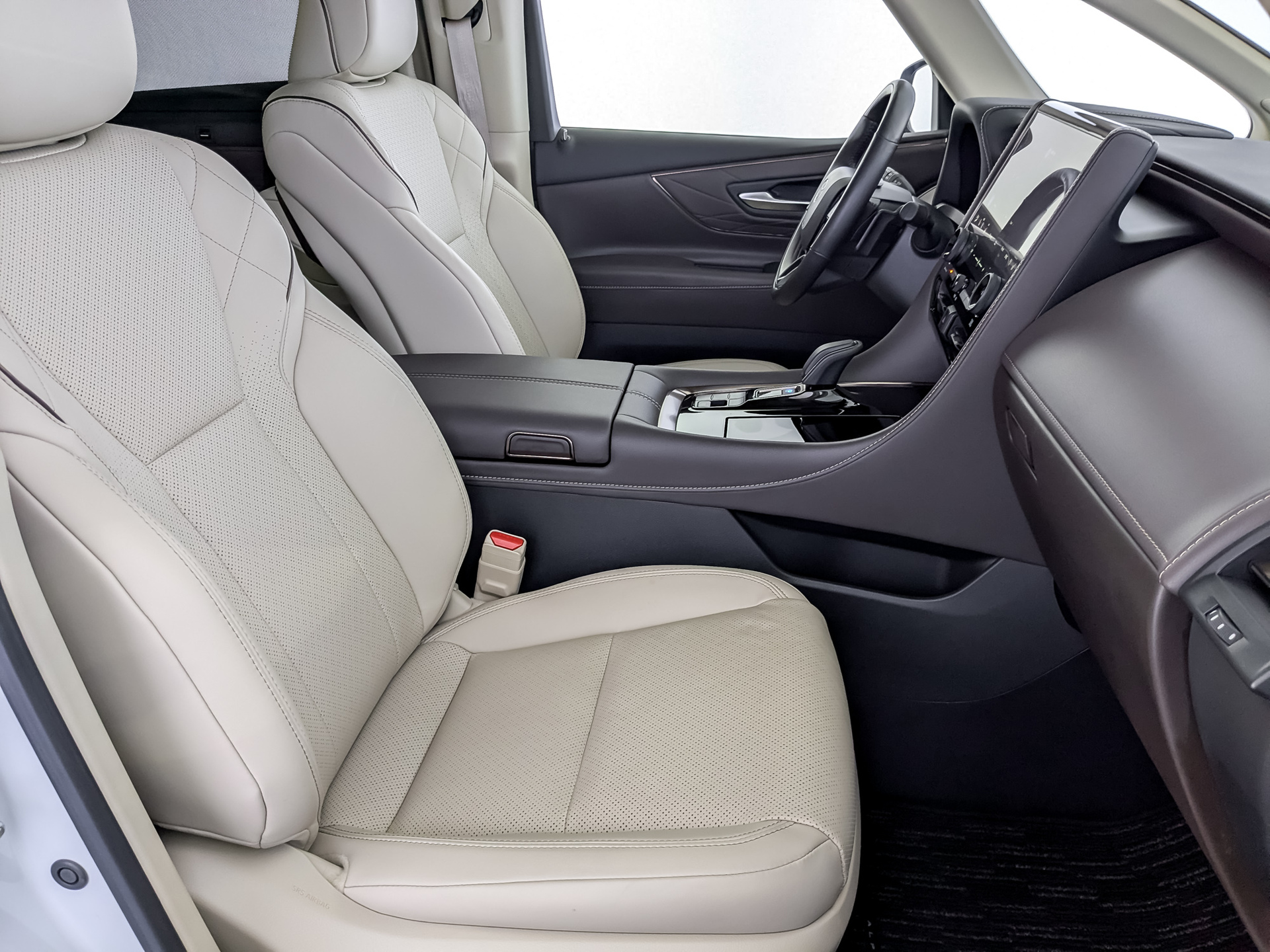 TOYOTA Alphard 2.50 (292 л.с), автомат, 2024, пробег 15 877 км