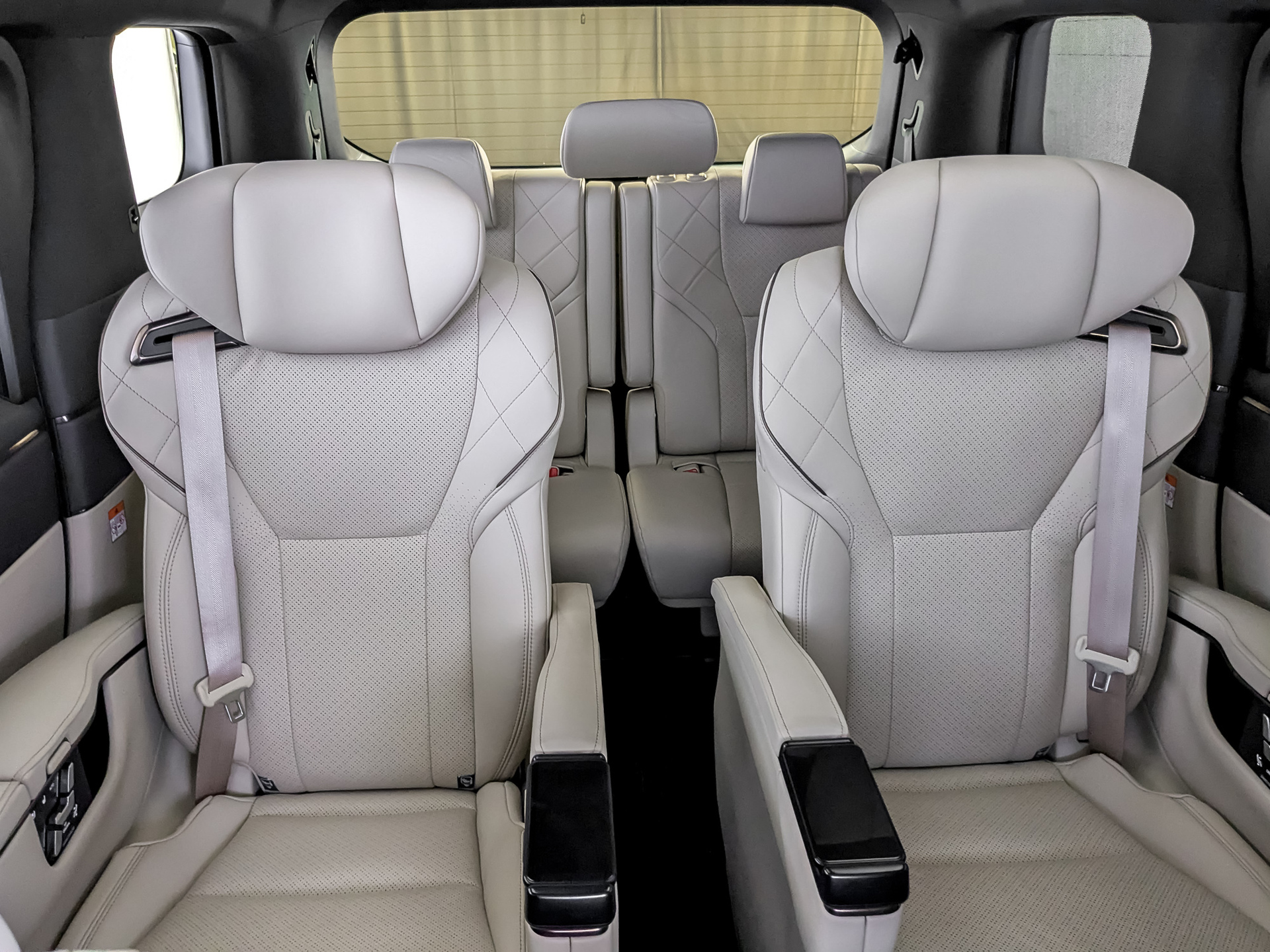 TOYOTA Alphard 2.50 (292 л.с), автомат, 2024, пробег 15 877 км