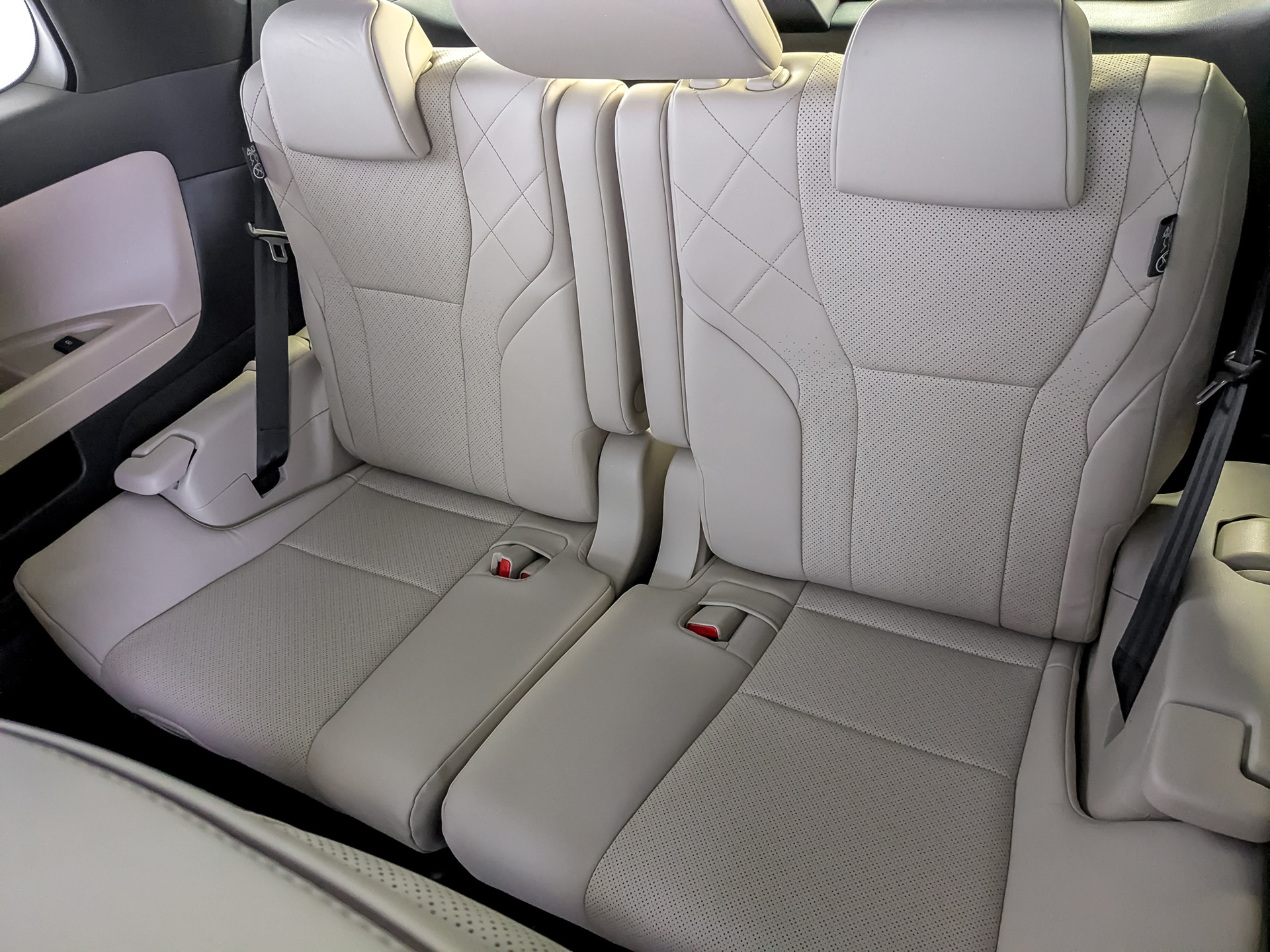 TOYOTA Alphard 2.50 (292 л.с), автомат, 2024, пробег 15 877 км
