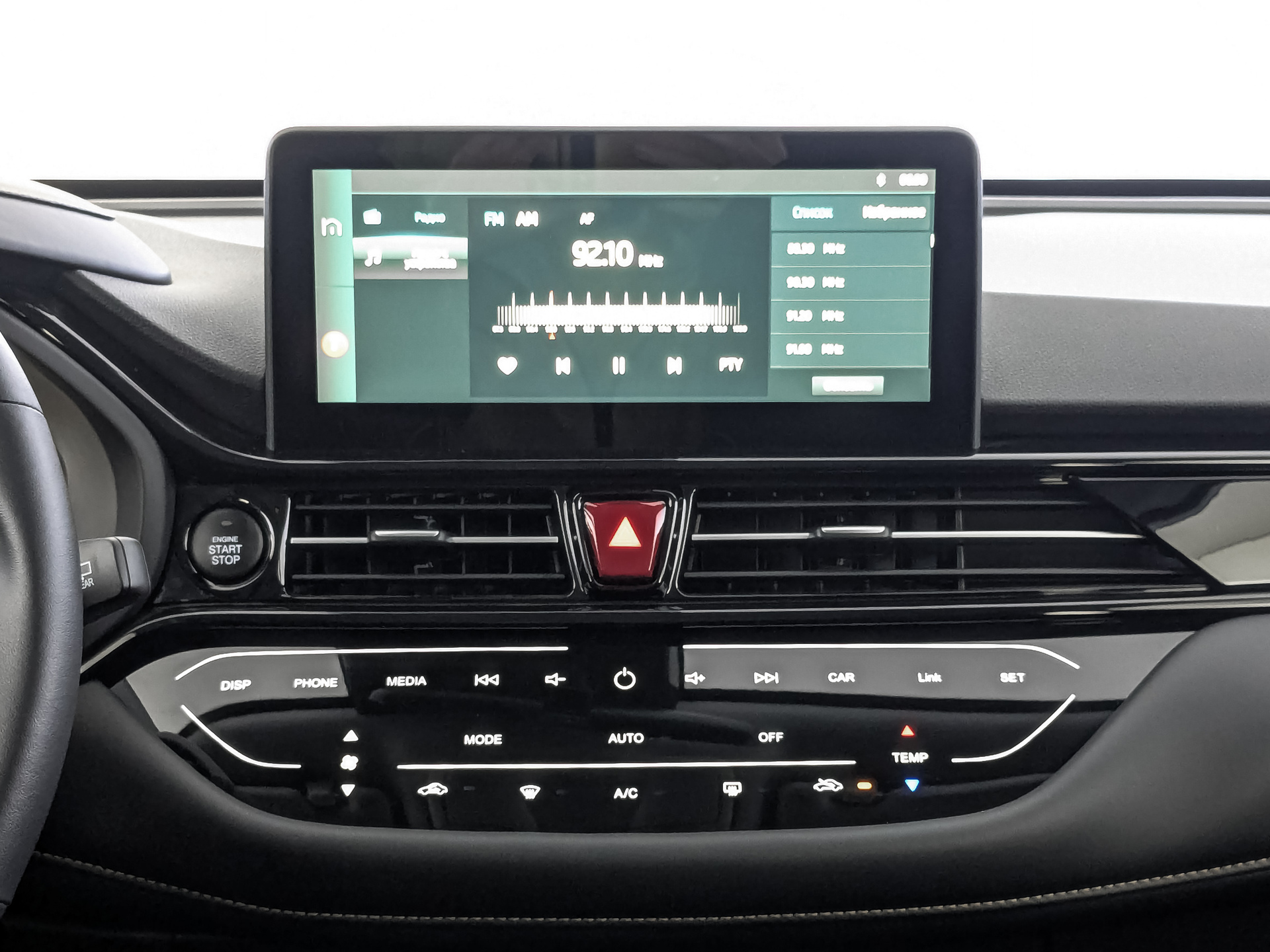 Фото Москвич 3 Комфорт с телематикой 1.5T/136 CVT 5D