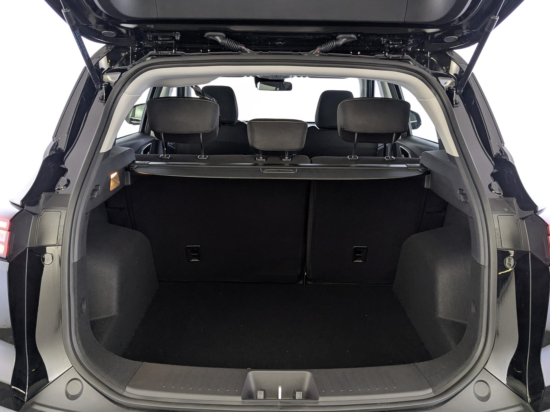 Фото Москвич 3 Комфорт с телематикой 1.5T/136 CVT 5D