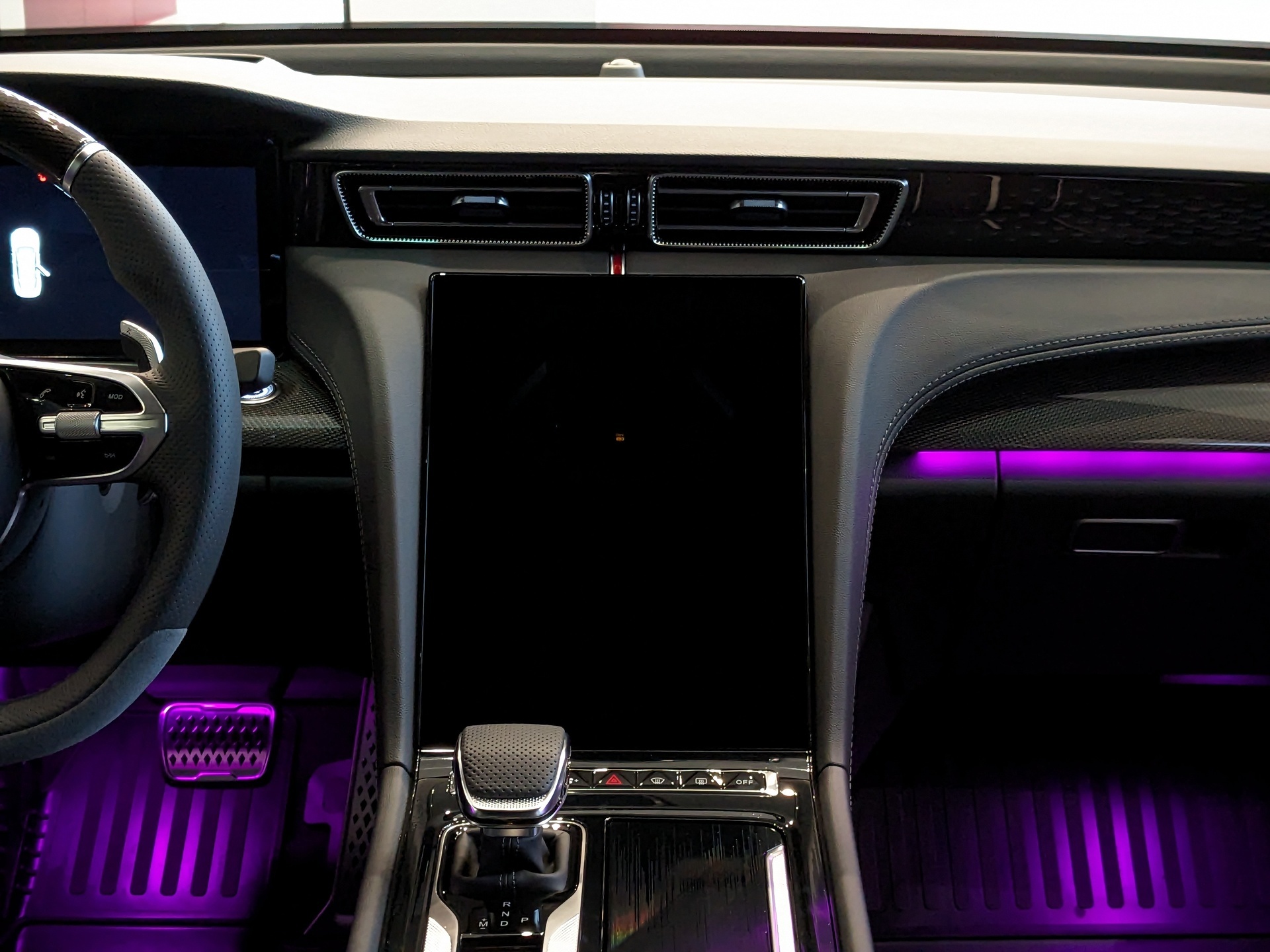 Фото Hongqi H6 Dynamic 2.0T/245 8AT 5L