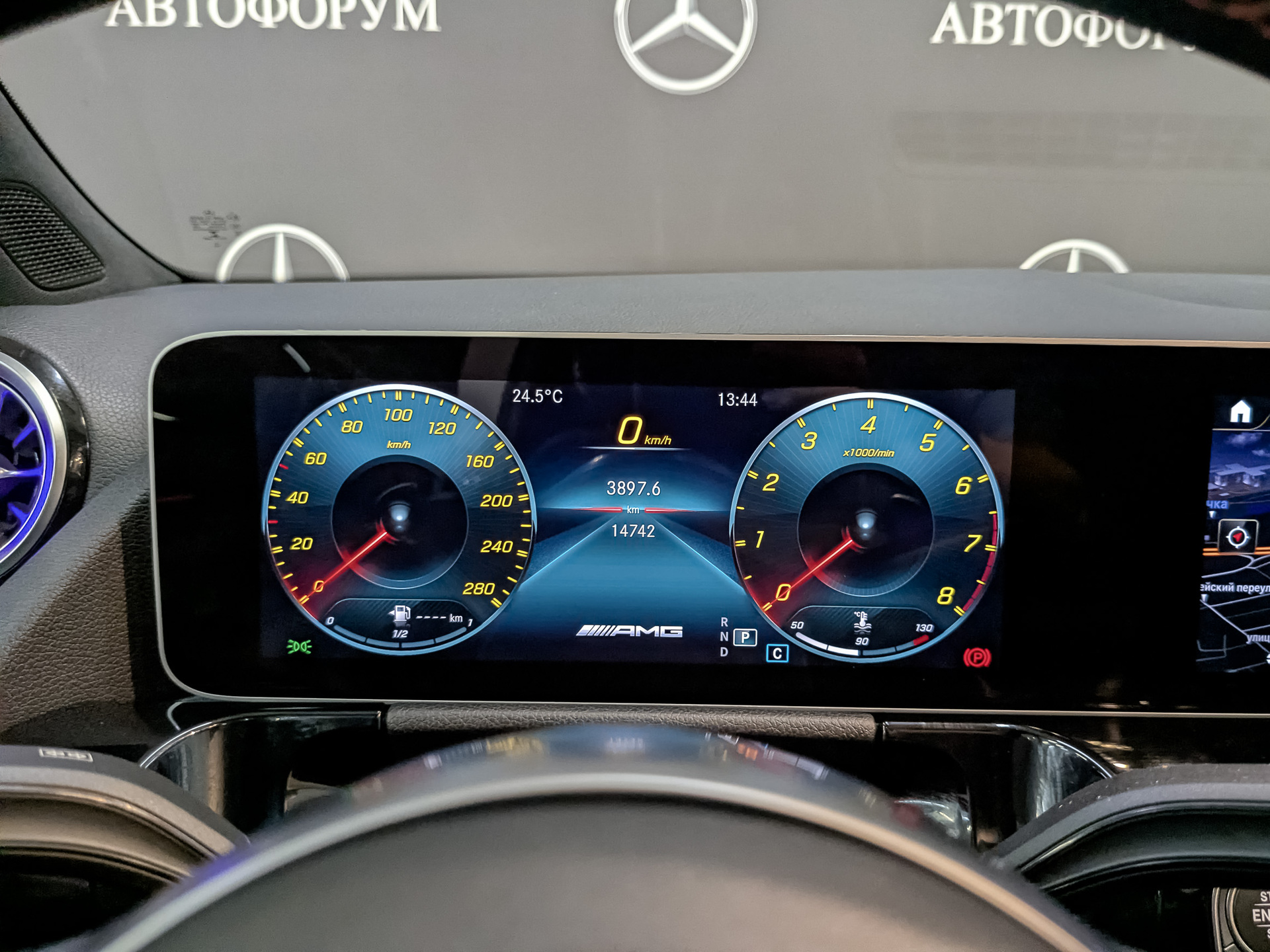MERCEDES-BENZ GLA AMG 35 4M 2.00 (306 л.с), автомат, 2020, пробег 14 735 км