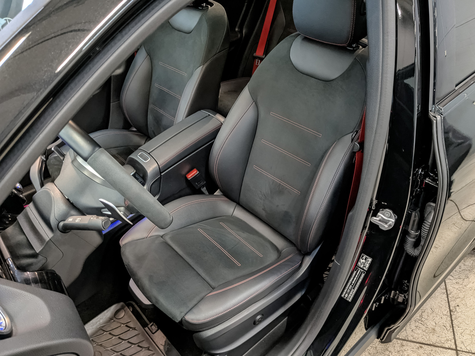 MERCEDES-BENZ GLA AMG 35 4M 2.00 (306 л.с), автомат, 2020, пробег 14 735 км