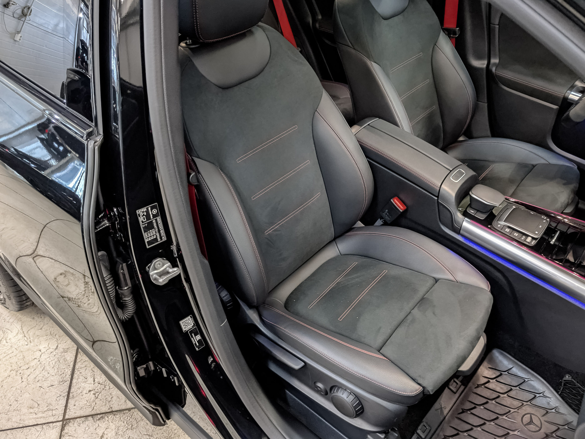 MERCEDES-BENZ GLA AMG 35 4M 2.00 (306 л.с), автомат, 2020, пробег 14 735 км