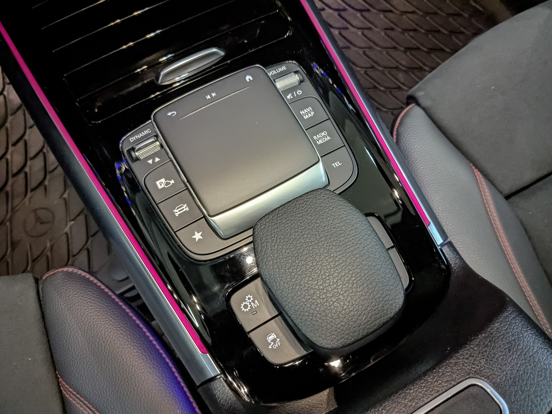 MERCEDES-BENZ GLA AMG 35 4M 2.00 (306 л.с), автомат, 2020, пробег 14 735 км