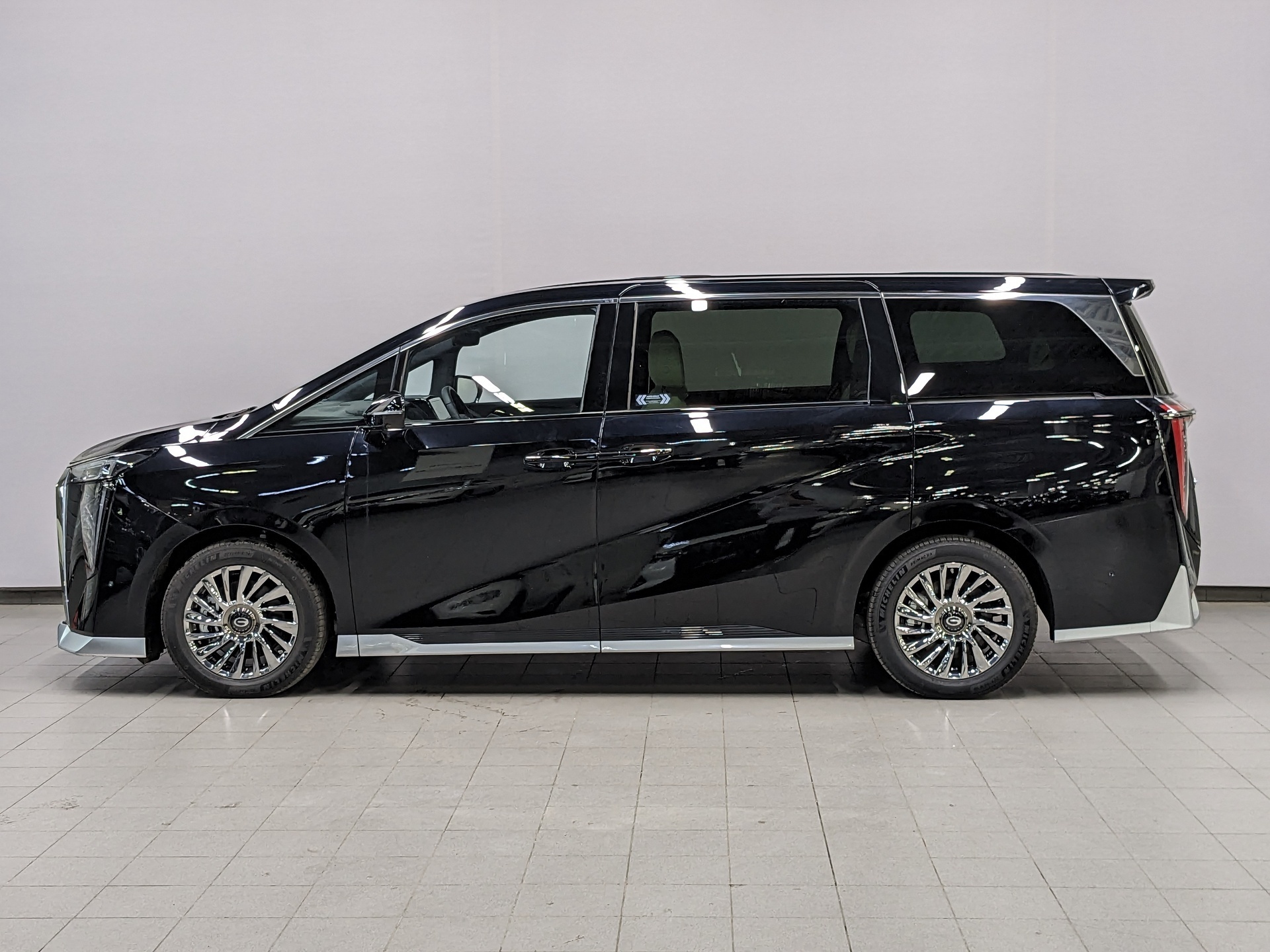 Фото GAC M8 GX Premium 2.0T/231 8AT 7S