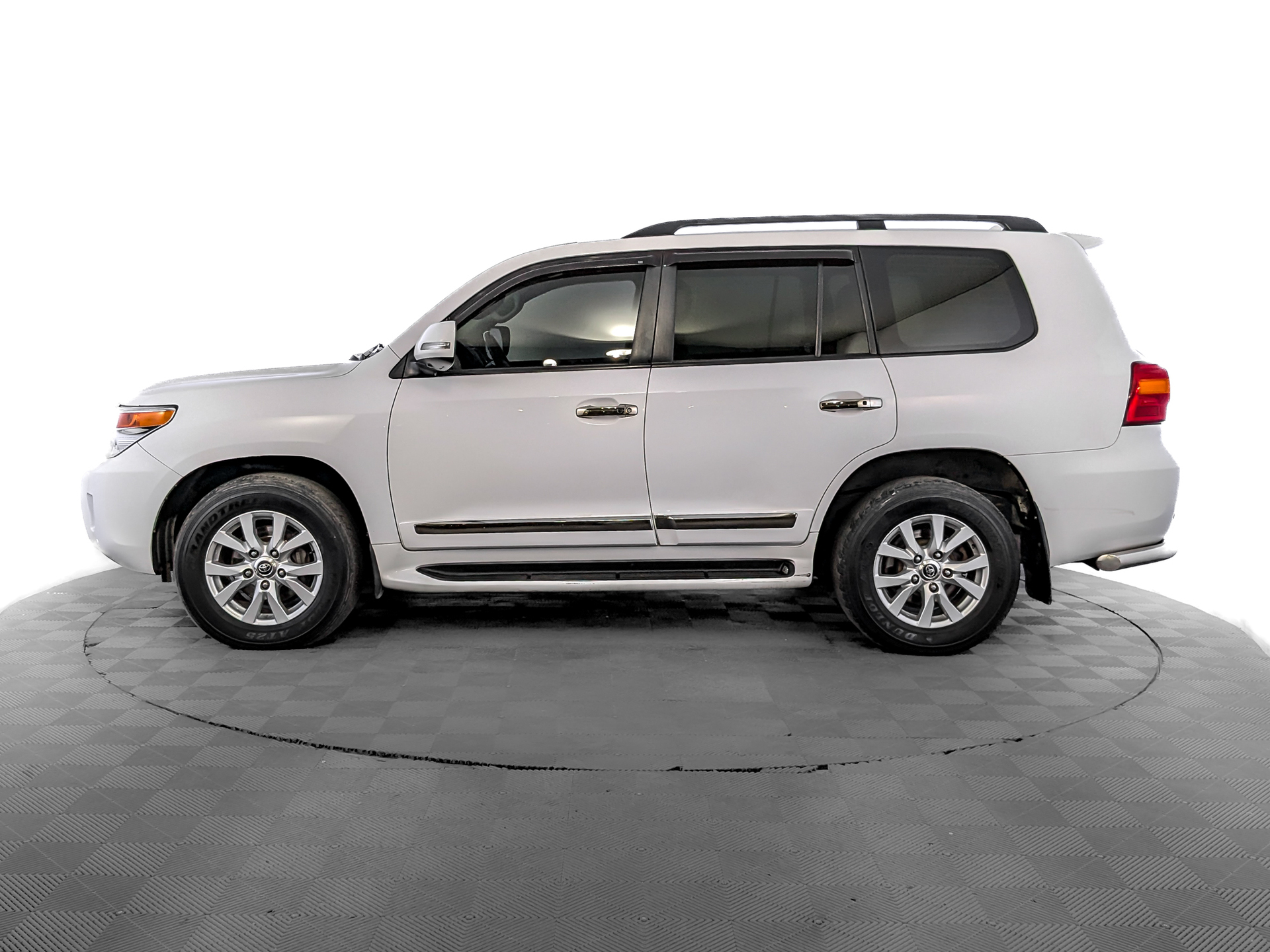 TOYOTA Land Cruiser 200 4.50 (235 л.с), автомат, 2014, пробег 243 989 км