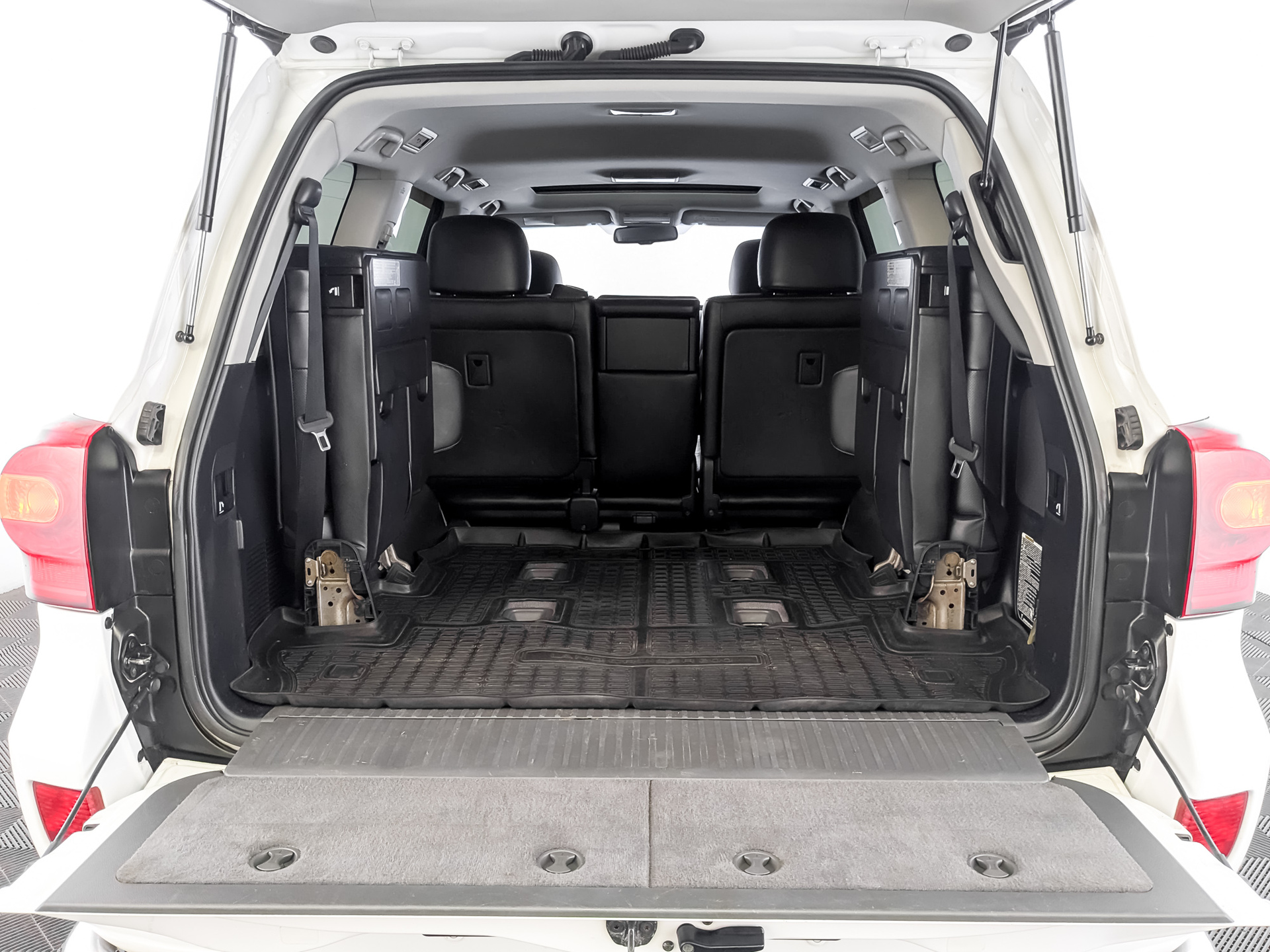 TOYOTA Land Cruiser 200 4.50 (235 л.с), автомат, 2014, пробег 243 989 км
