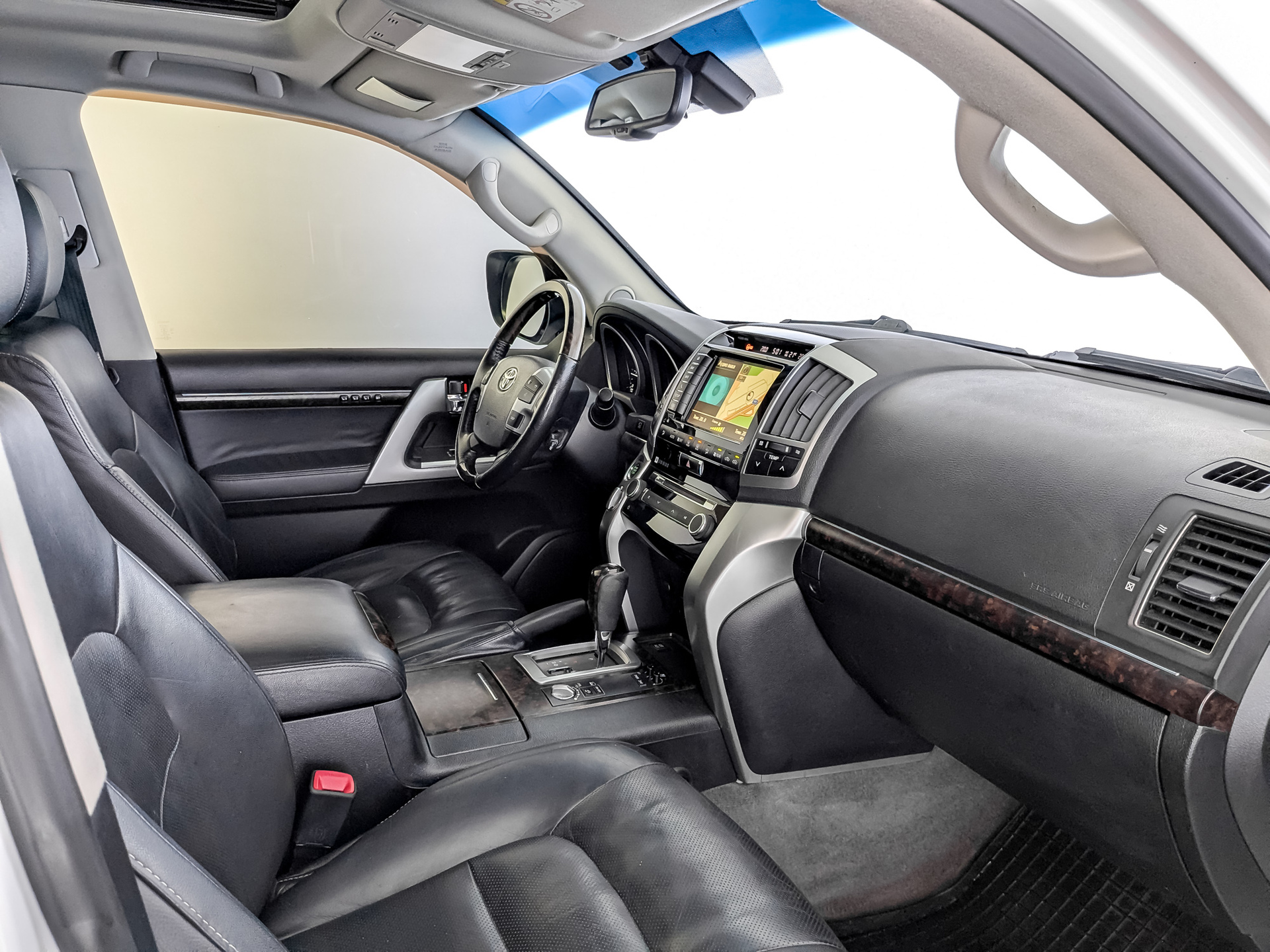 TOYOTA Land Cruiser 200 4.50 (235 л.с), автомат, 2014, пробег 243 989 км