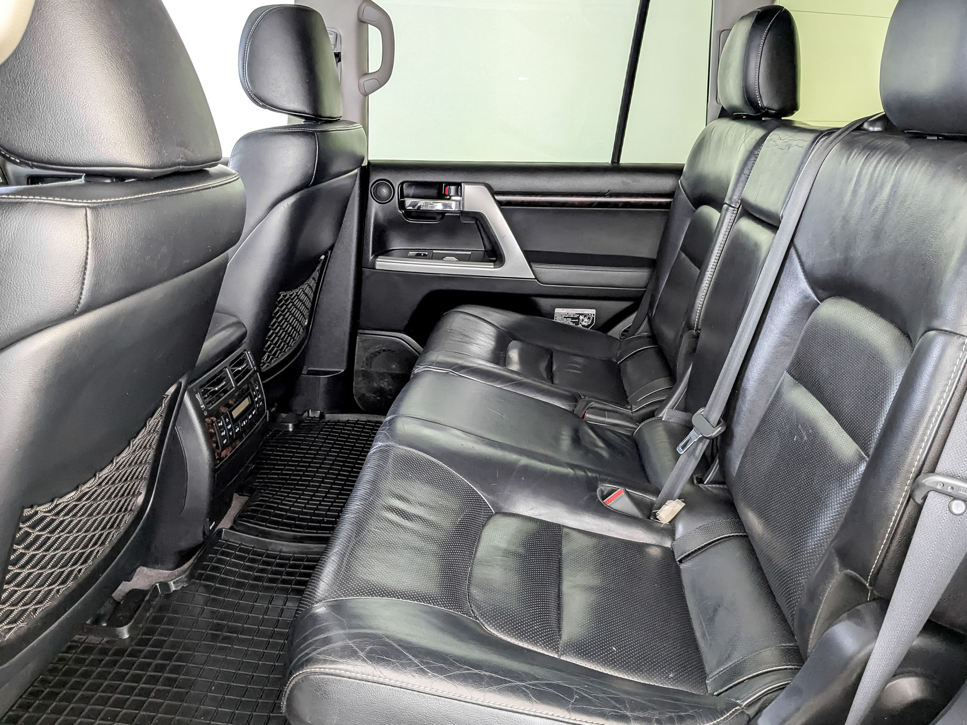 TOYOTA Land Cruiser 200 4.50 (235 л.с), автомат, 2014, пробег 243 989 км