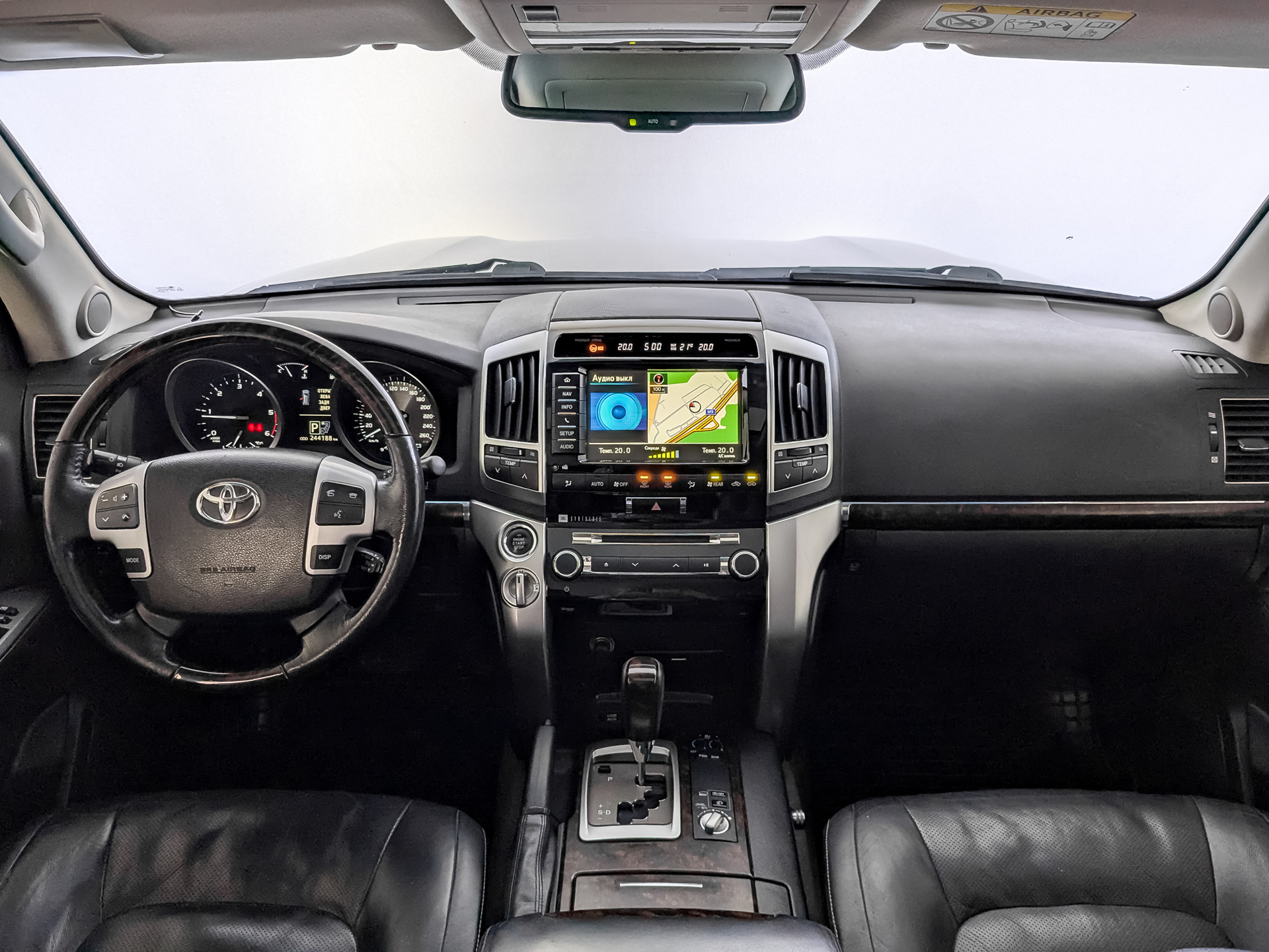 TOYOTA Land Cruiser 200 4.50 (235 л.с), автомат, 2014, пробег 243 989 км