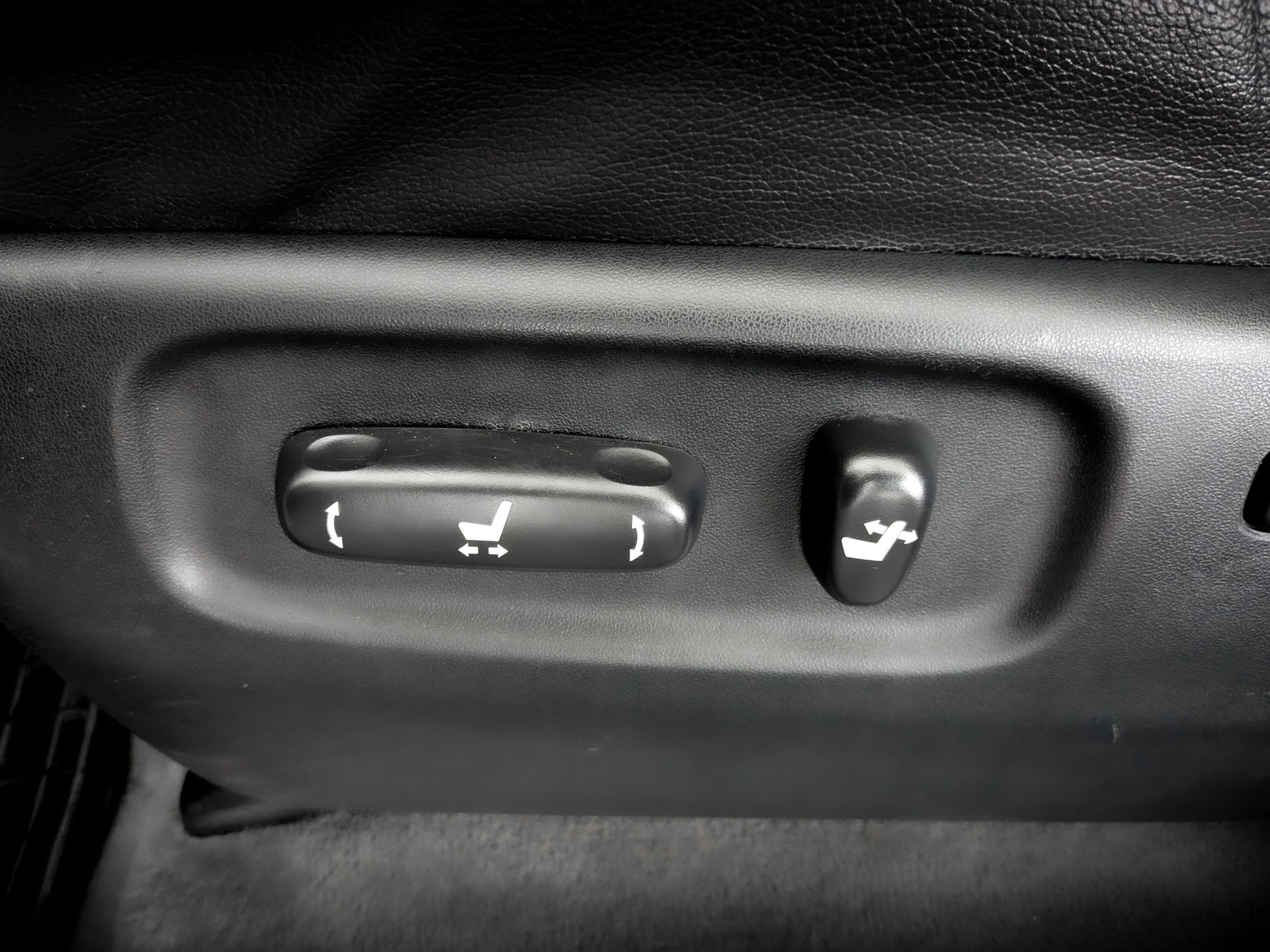 TOYOTA Land Cruiser 200 4.50 (235 л.с), автомат, 2014, пробег 243 989 км