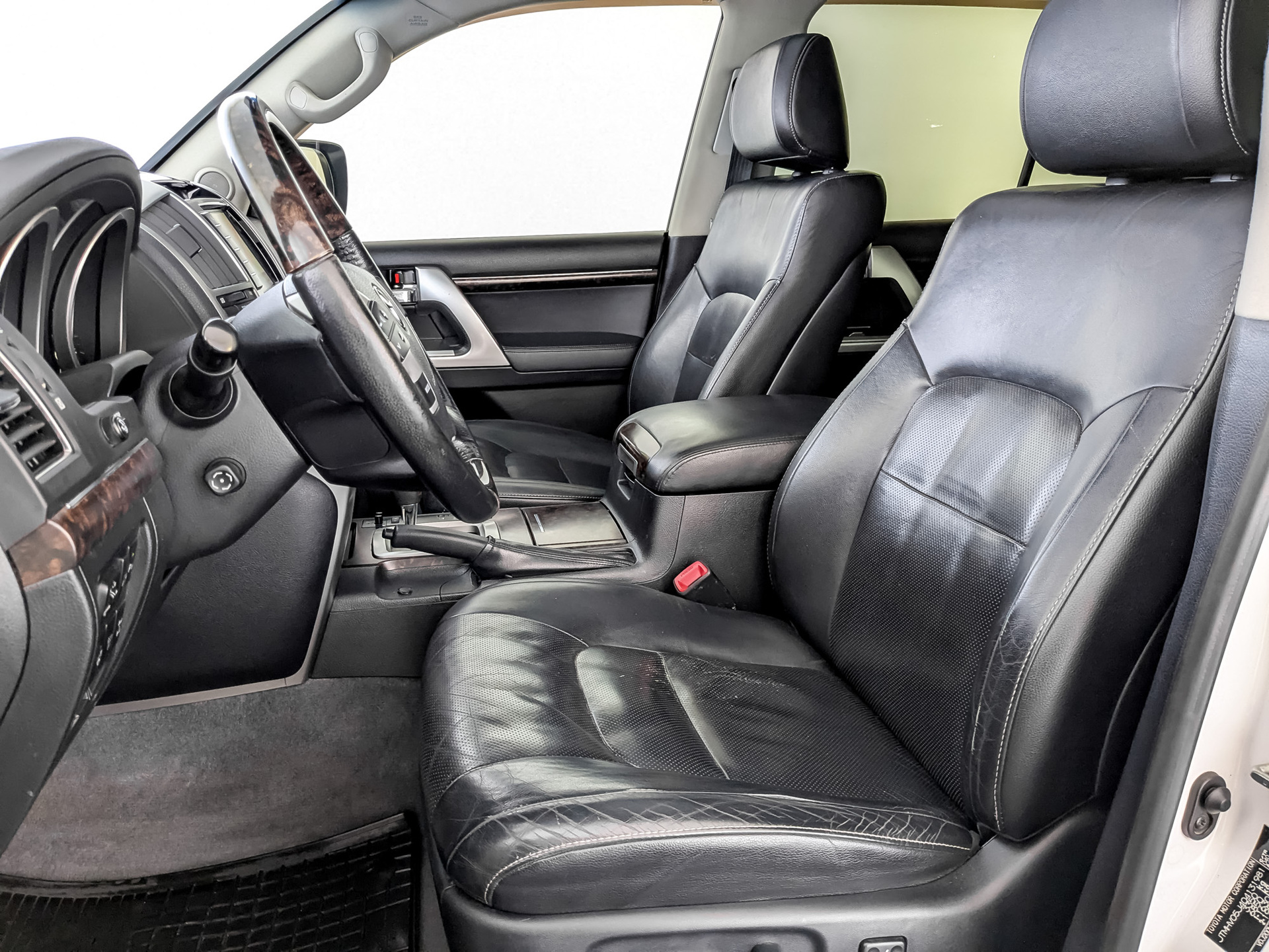 TOYOTA Land Cruiser 200 4.50 (235 л.с), автомат, 2014, пробег 243 989 км