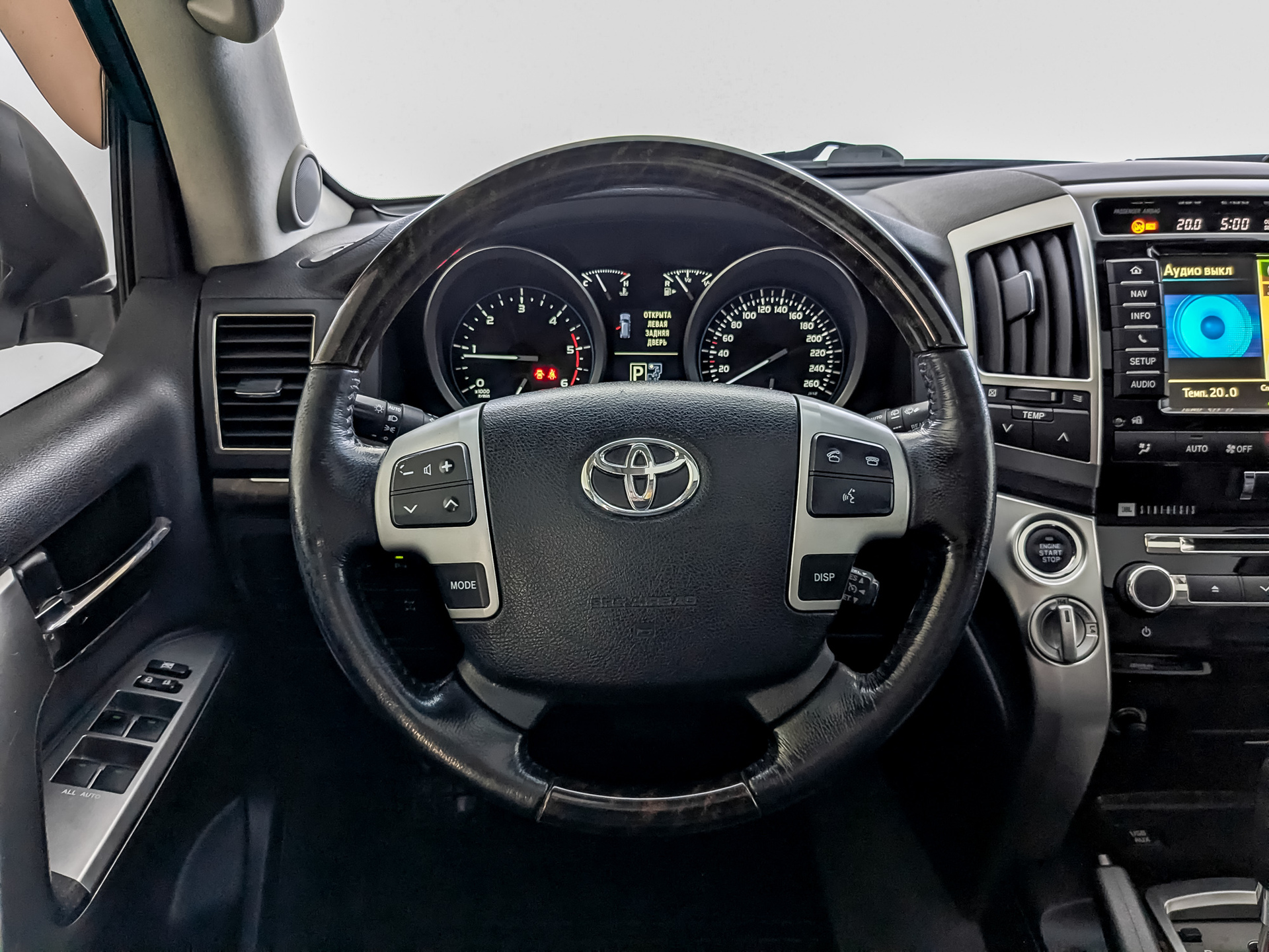 TOYOTA Land Cruiser 200 4.50 (235 л.с), автомат, 2014, пробег 243 989 км