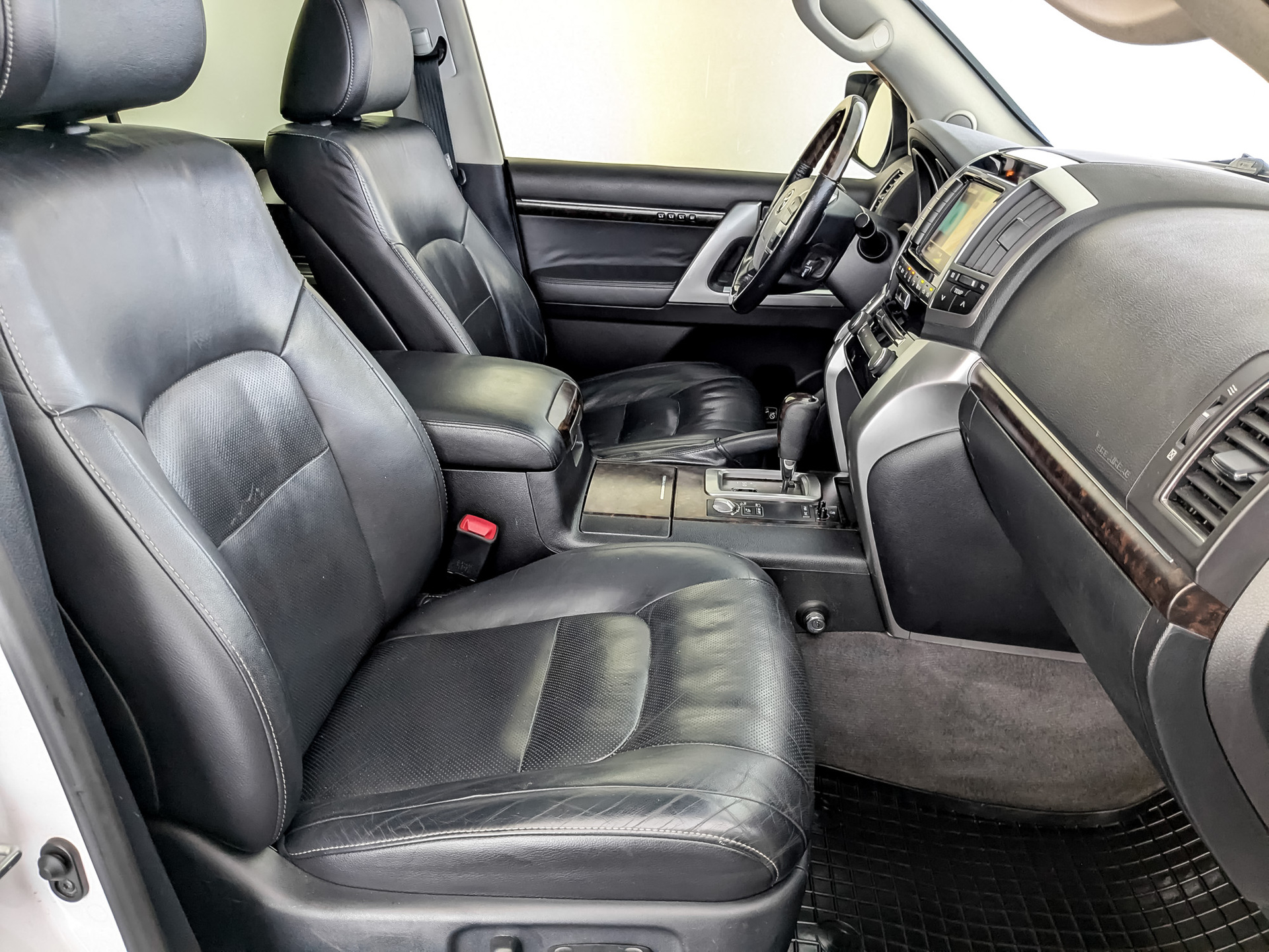 TOYOTA Land Cruiser 200 4.50 (235 л.с), автомат, 2014, пробег 243 989 км