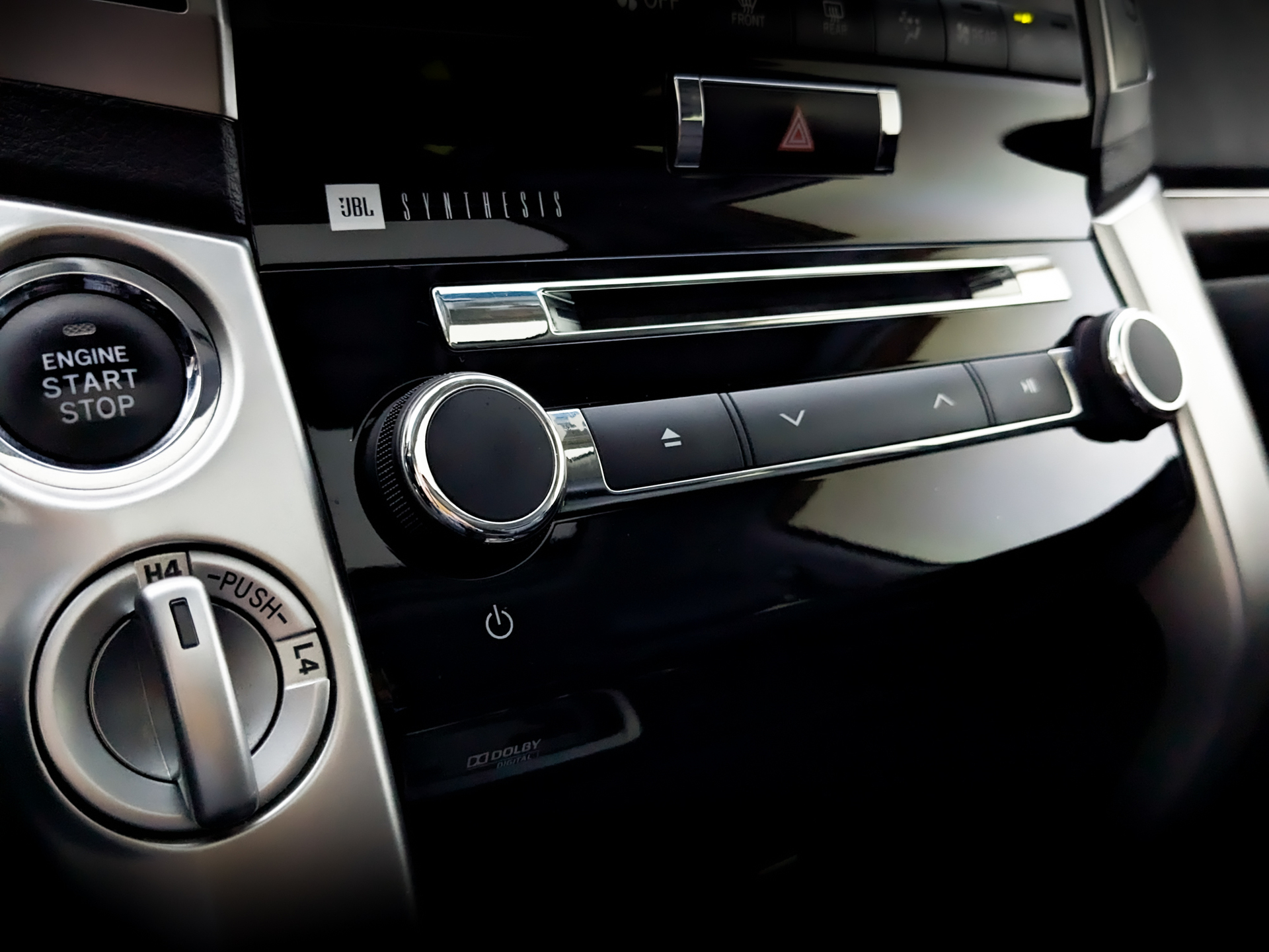 TOYOTA Land Cruiser 200 4.50 (235 л.с), автомат, 2014, пробег 243 989 км