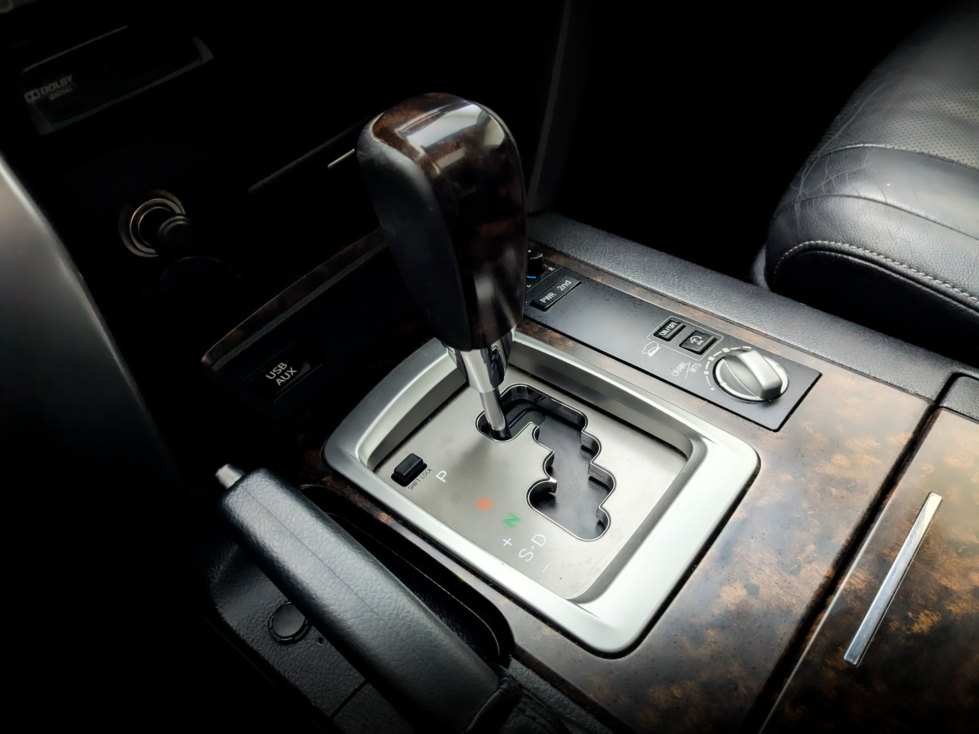 TOYOTA Land Cruiser 200 4.50 (235 л.с), автомат, 2014, пробег 243 989 км