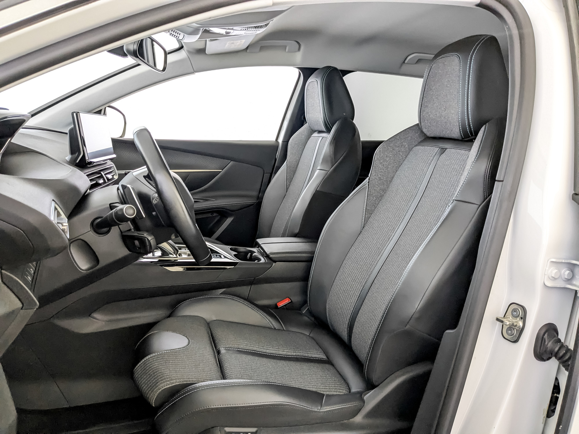 PEUGEOT 3008 1.60 (150 л.с), автомат, 2021, пробег 77 341 км